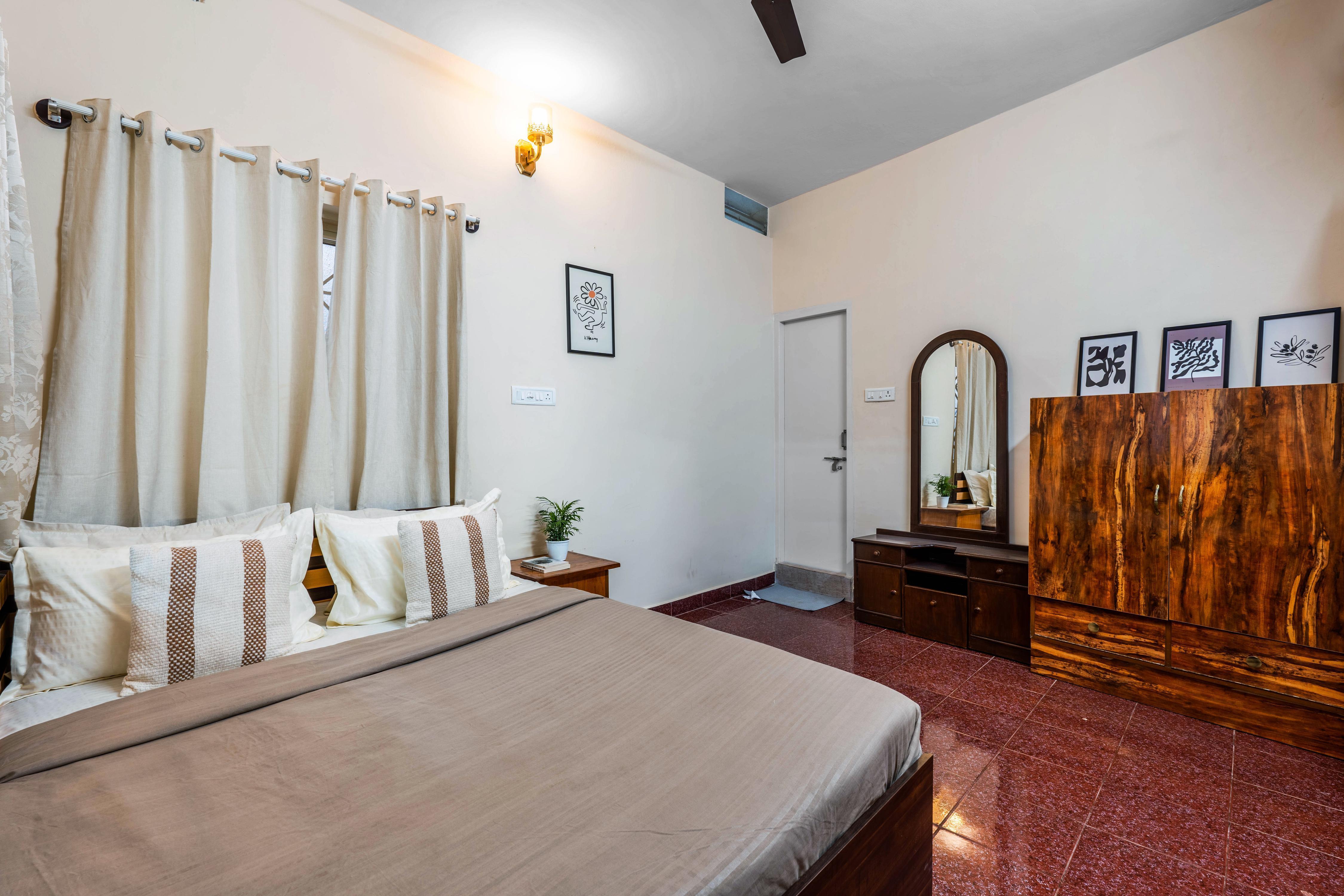 Sliceinn Prasanthi 3BHK - Indiranagar - Tap to explore photos