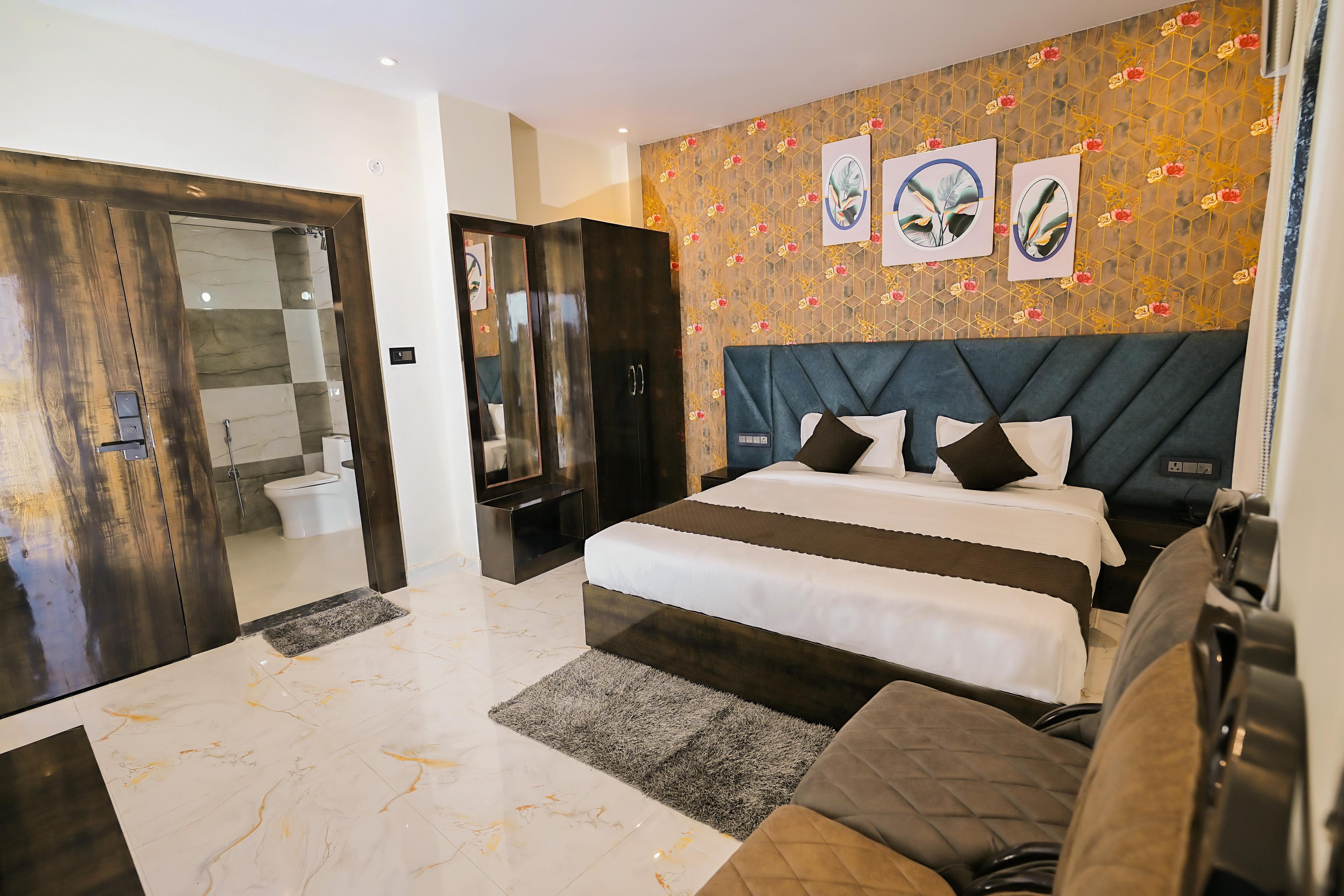 Madhuram Hotel Room Type - Deluxe Room