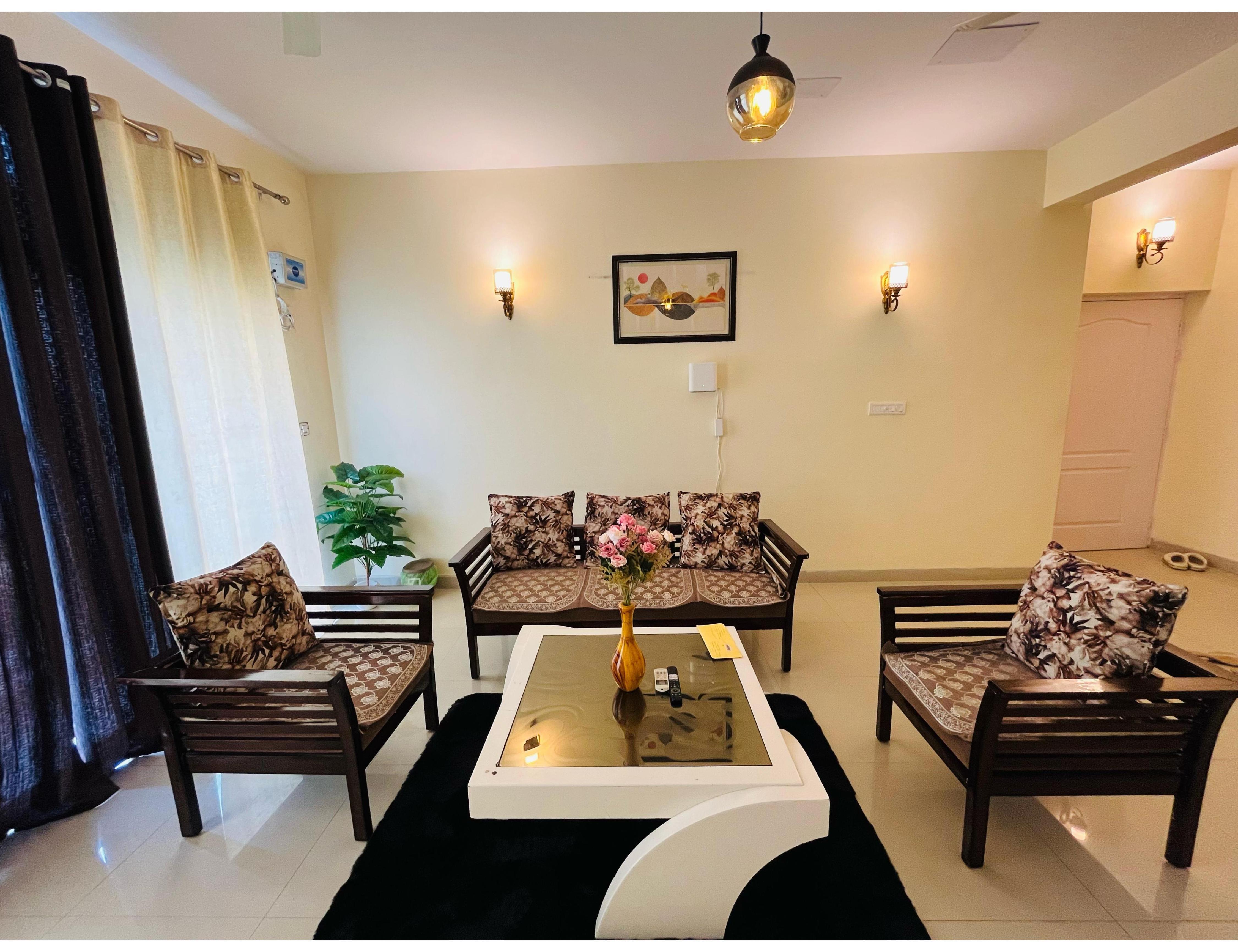 Charming Stay Flat Lucknow@3BHK - Tap to explore photos