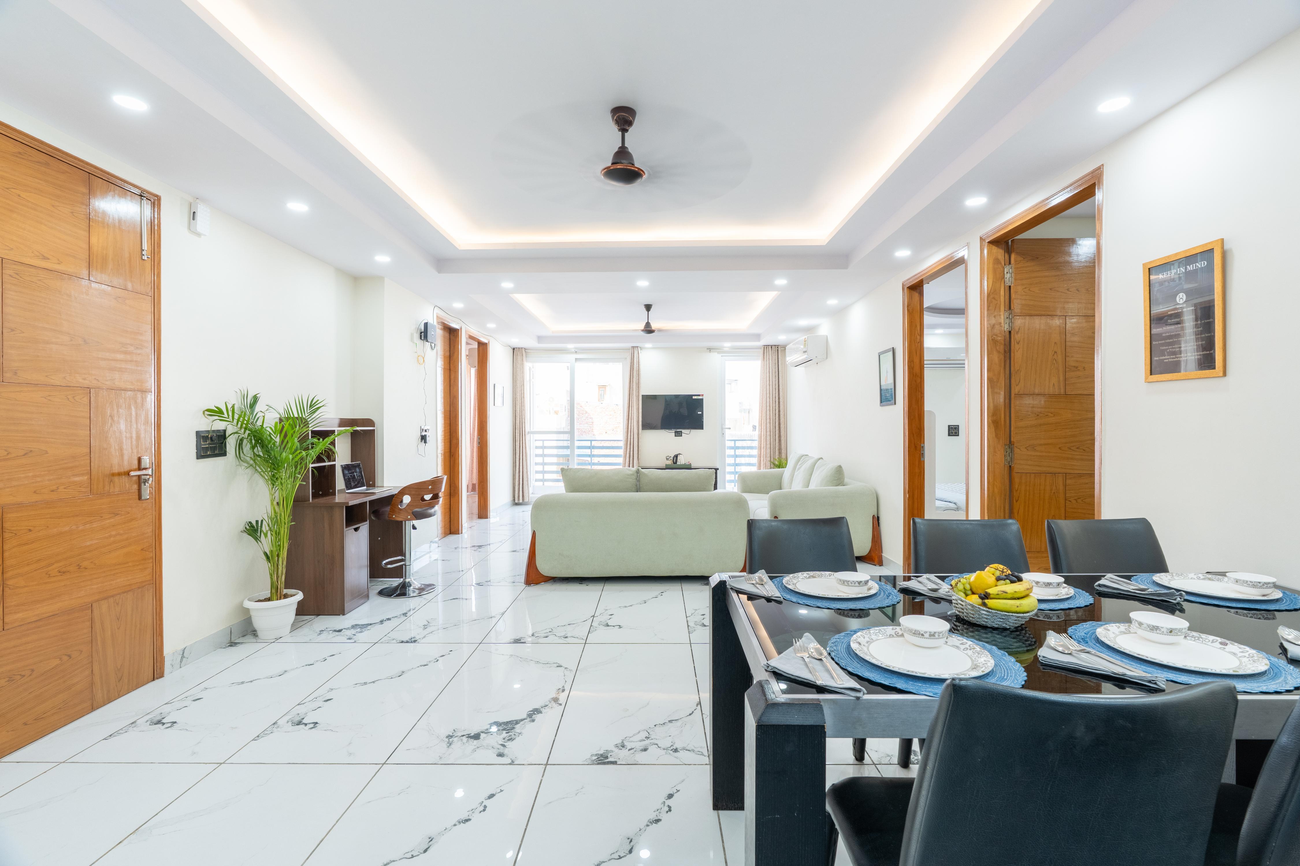 Homlee-Classic 4BHK Flat Central DEL-Lift-Parking - Tap to explore photos