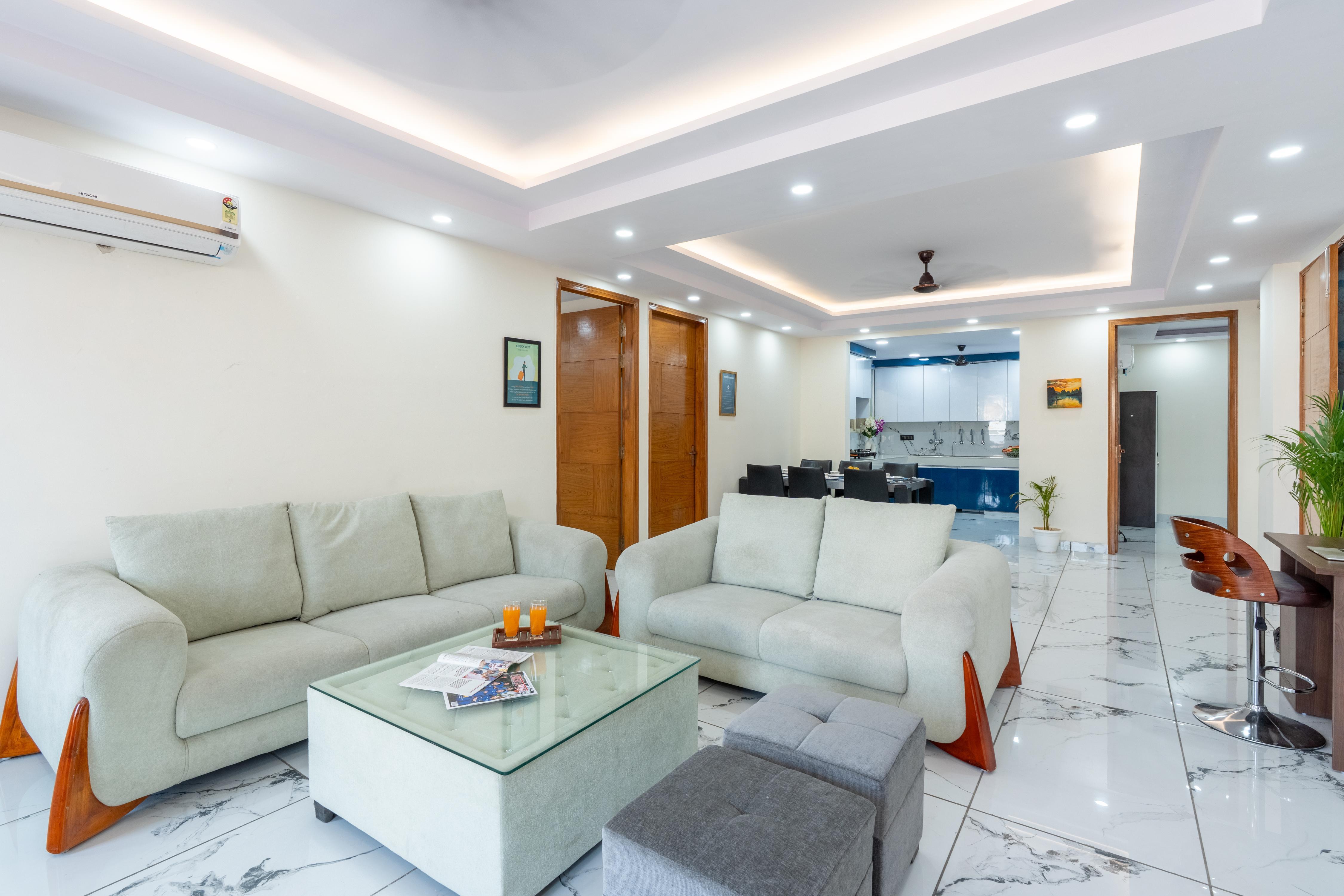 Homlee-Classic 4BHK Flat Central DEL-Lift-Parking - Tap to explore photos