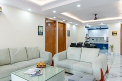 Homlee-Classic 4BHK Flat Central DEL-Lift-Parking
