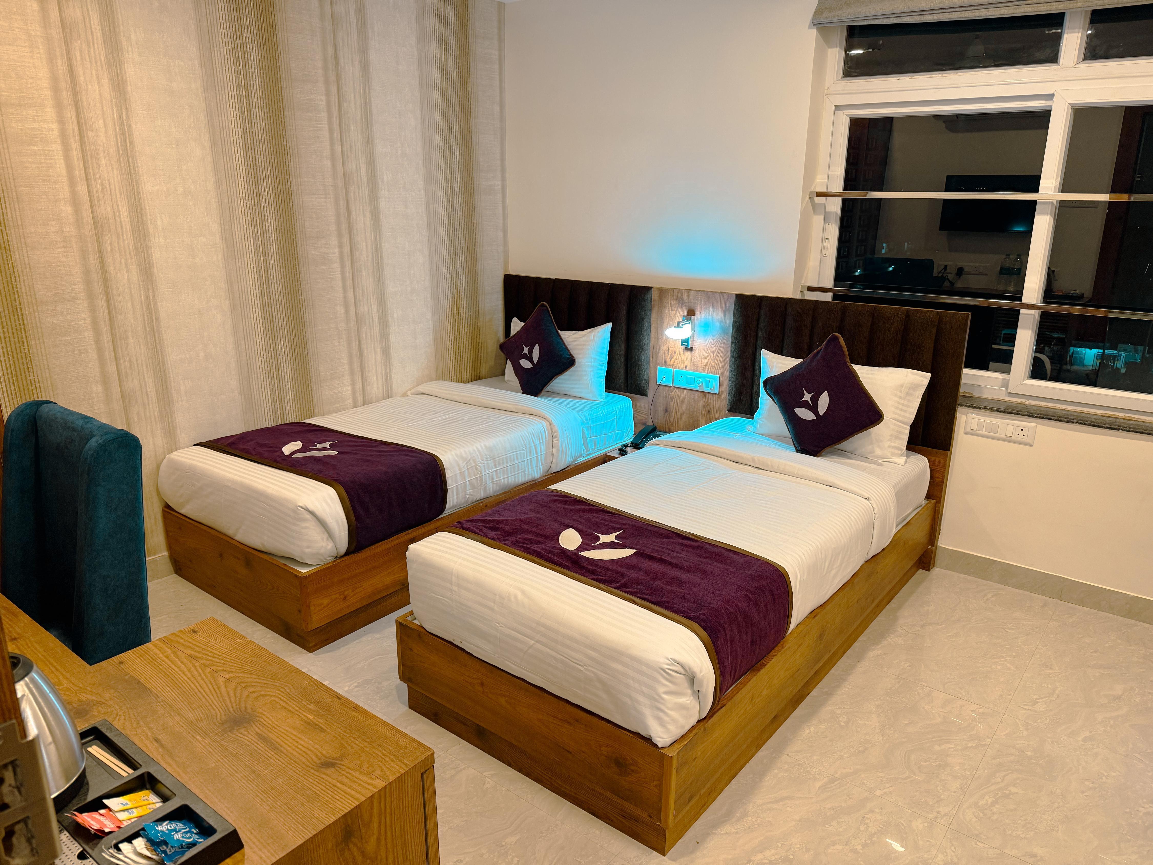 PURPLE LEAF - Tap to explore photos