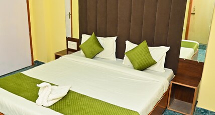 Holiday-inn Guest House Room Type - Deluxe Room