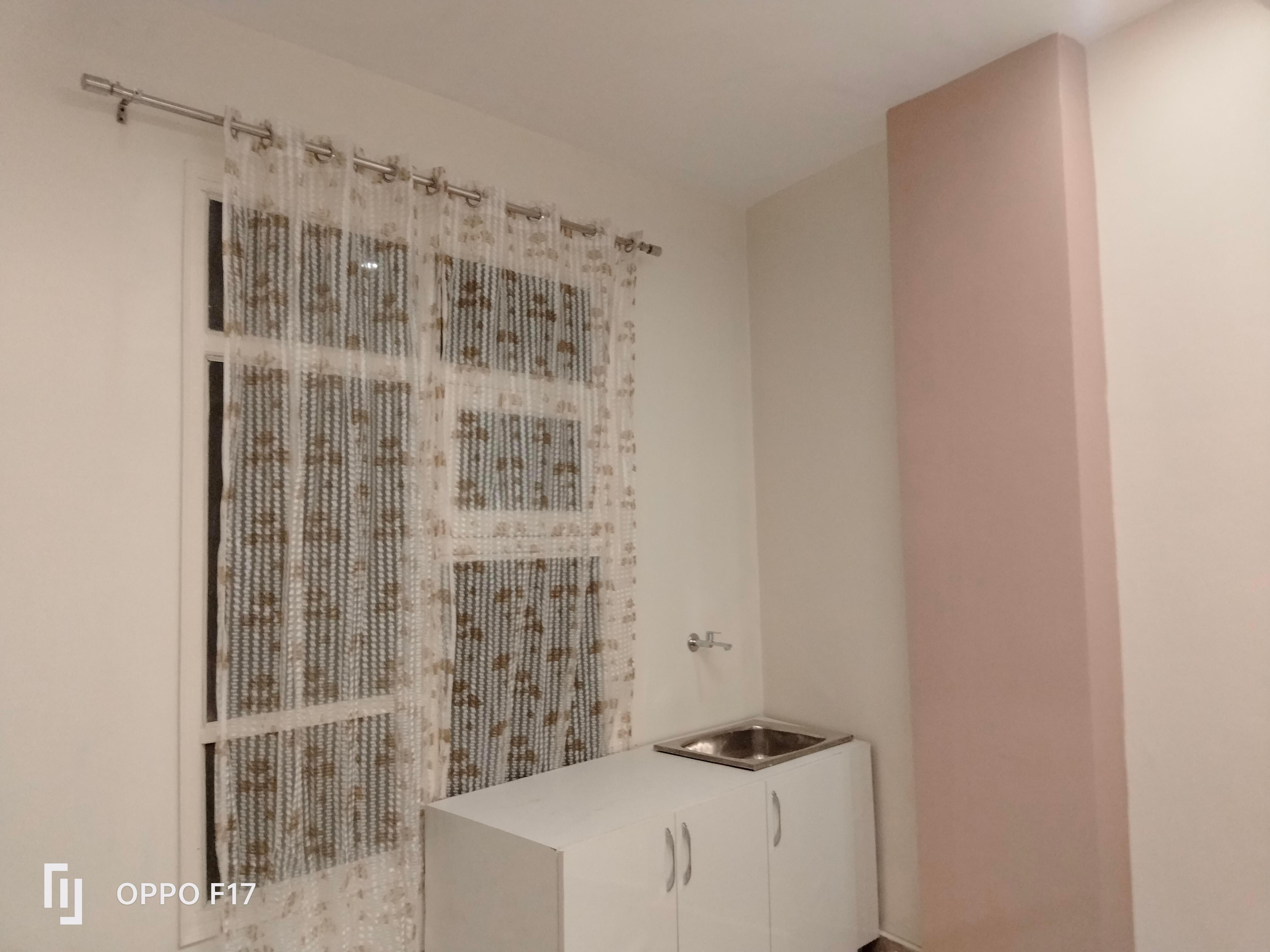 V1 Homestay - Tap to explore photos