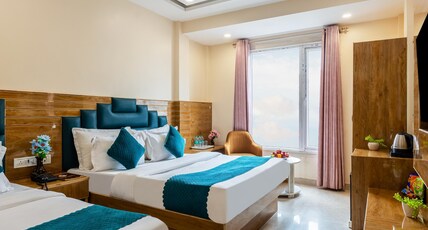 Hotel Guru Preet @ 2min From New Delhi Railway Station Room Type - Four Bed Family Suite Room with Smart TV