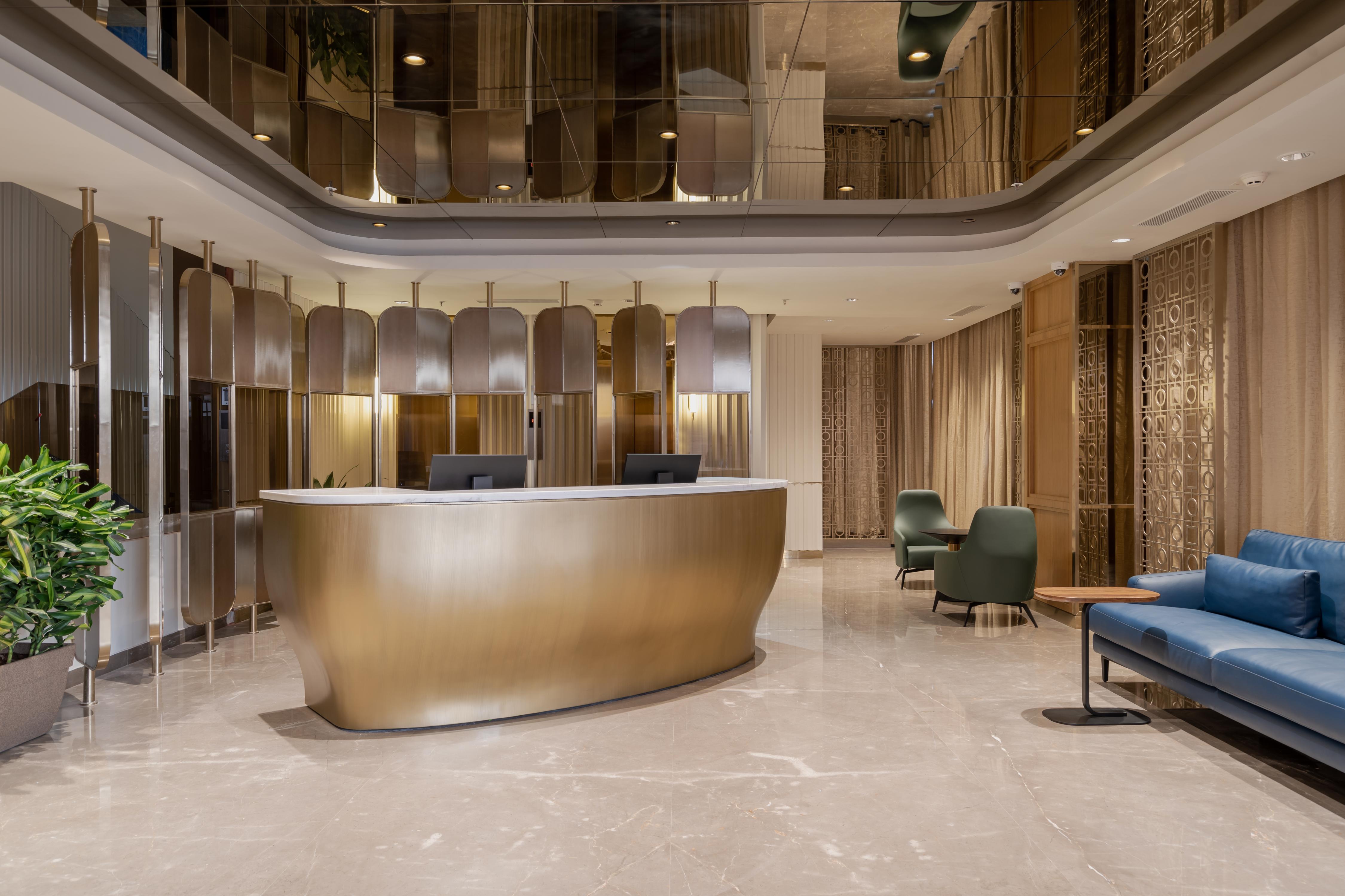 THE MAGNUS BY BROADWAY