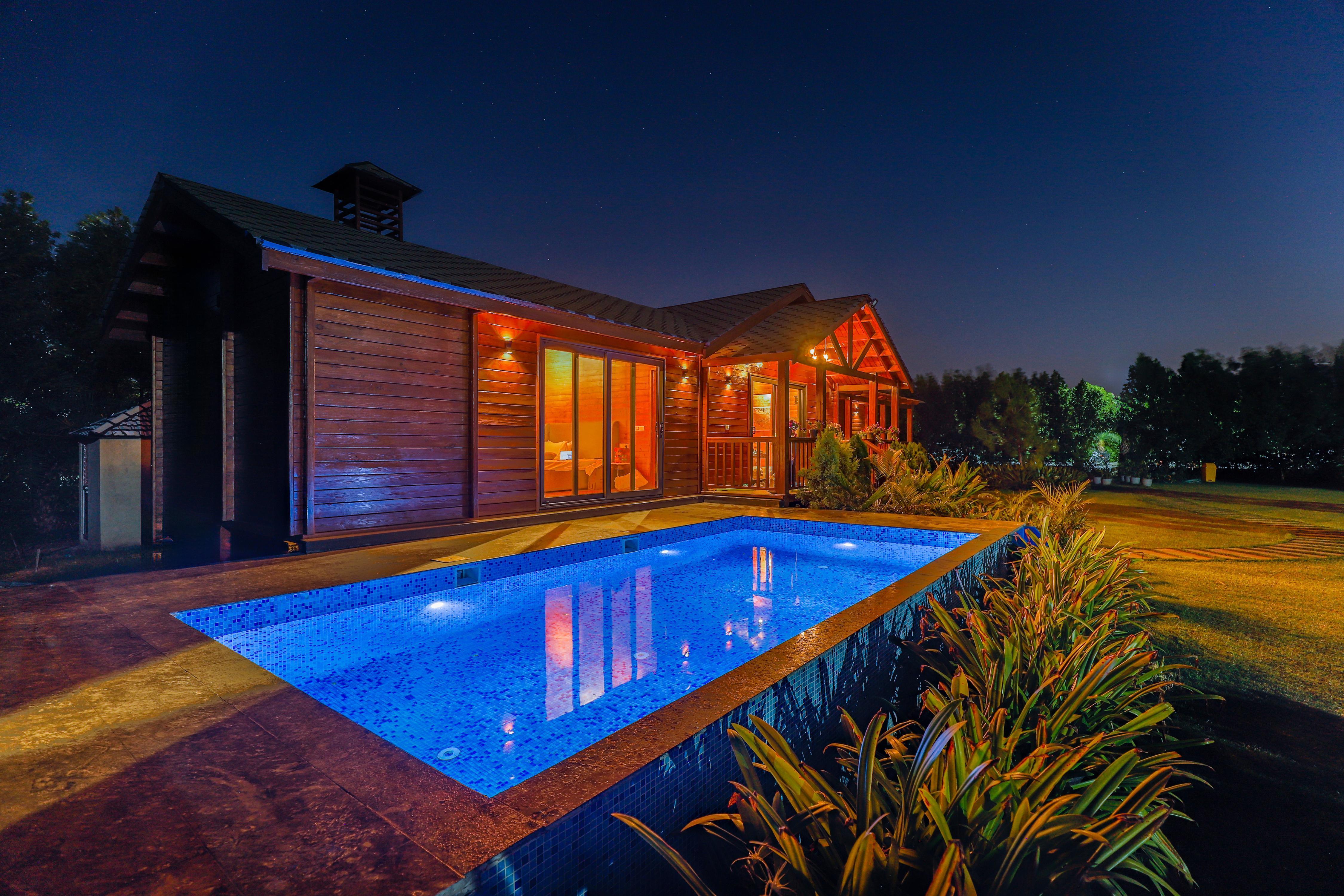 ELIVAAS Riveira Hills | 3BHK Wooden Cottage with Lush Garden & Pvt Pool 