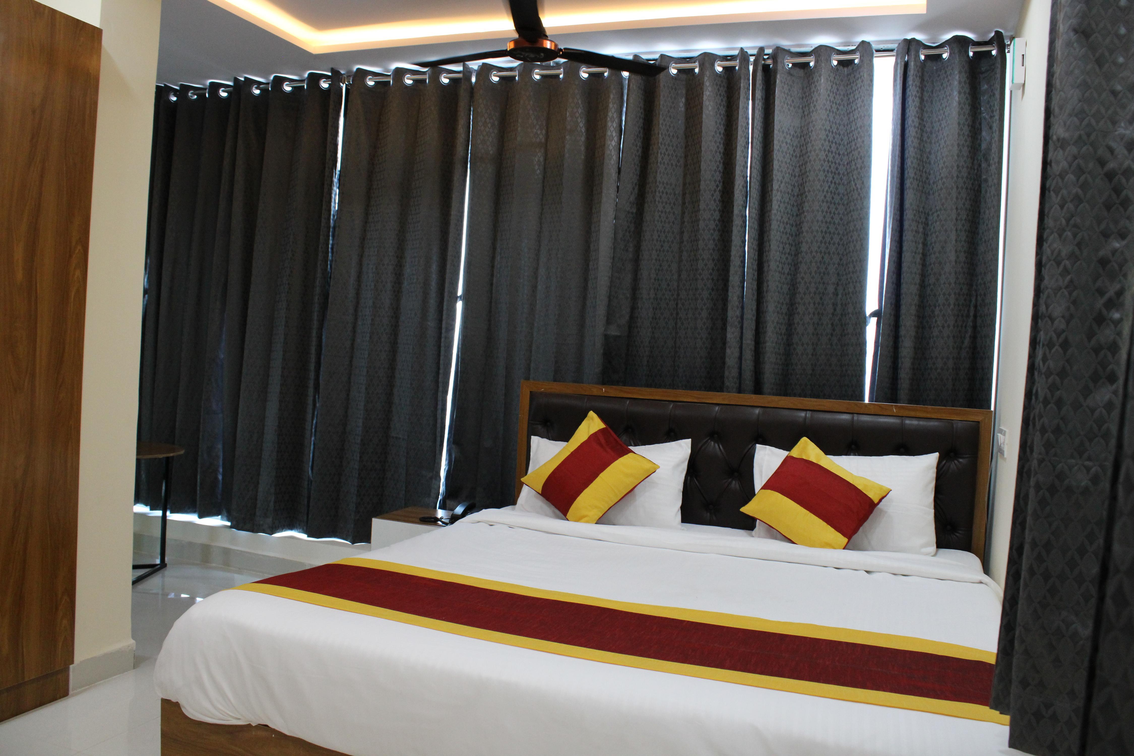 SVR LUXURY ROOMS - Tap to explore photos