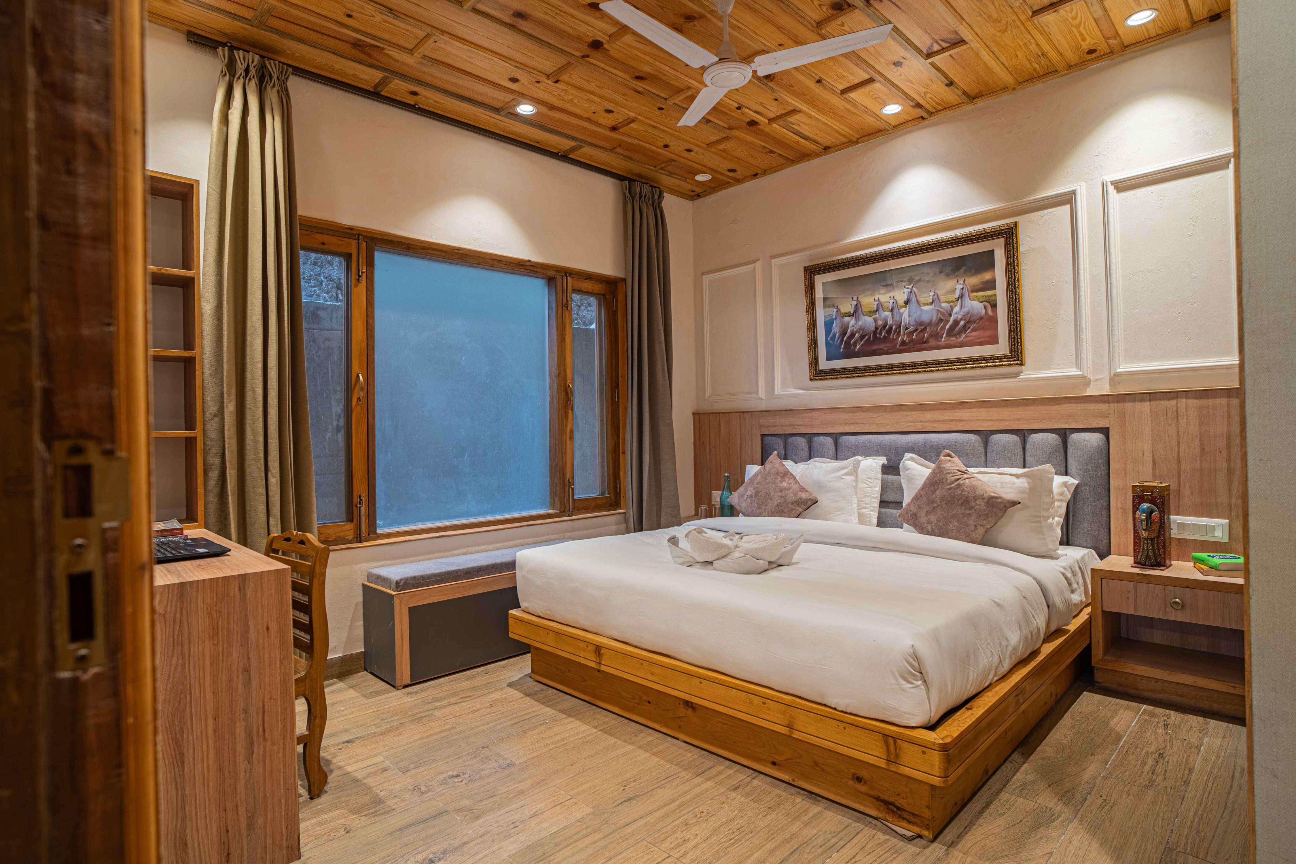 Moonridge | 2 BHK Luxe Cottage Floors - Tap to explore photos