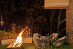 Alaya Stays 3 BHK Apt. on the First Floor with Gazebo | Walnut Stays
