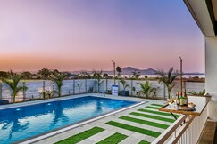 SaffronStays Six Oaks