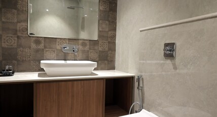 Hotel Regal Palm Room Type - Deluxe Room - AC