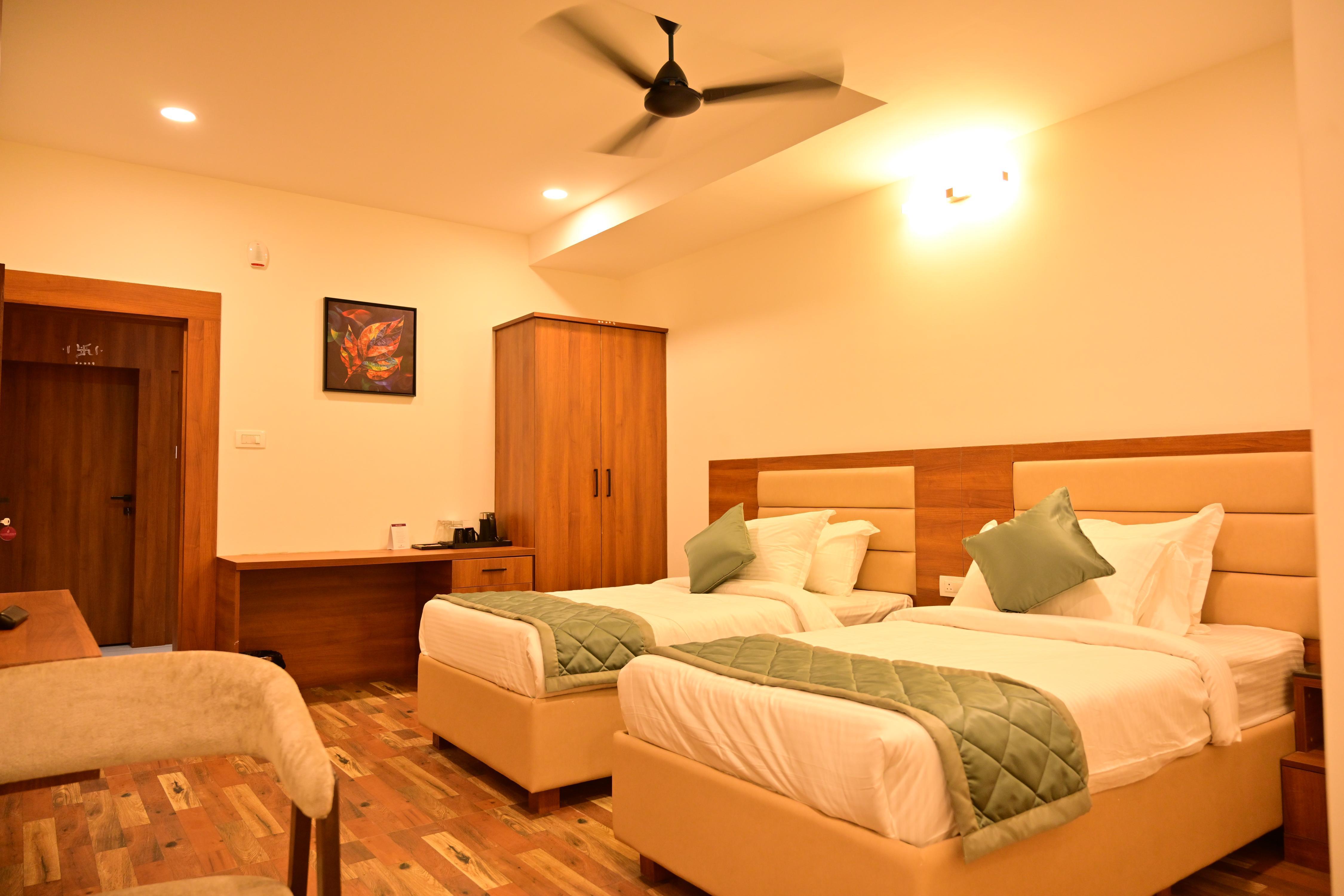 Manthra Hotel Room Type - Deluxe Twin Room