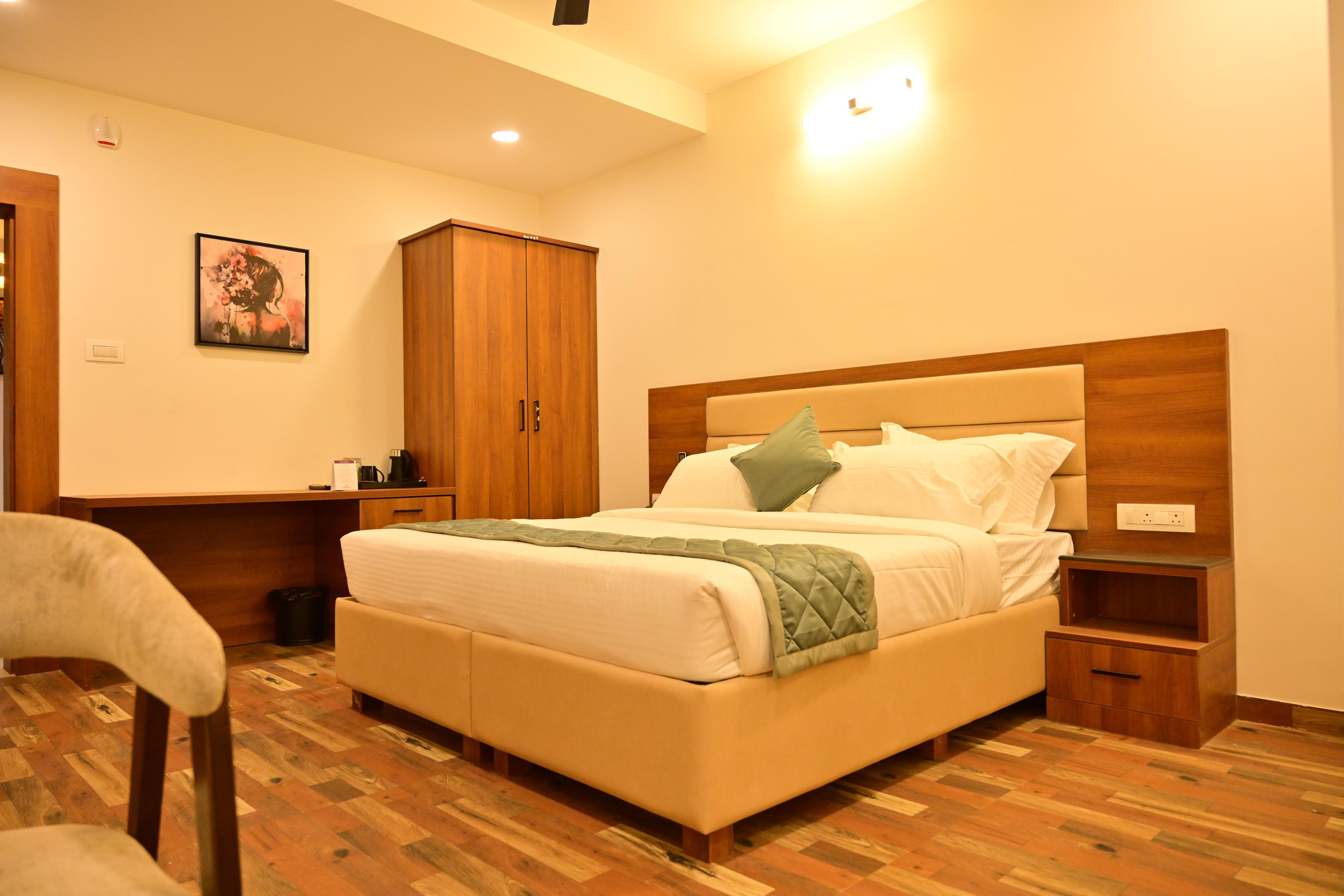Manthra Hotel Room Type - STANDARAD ROOM