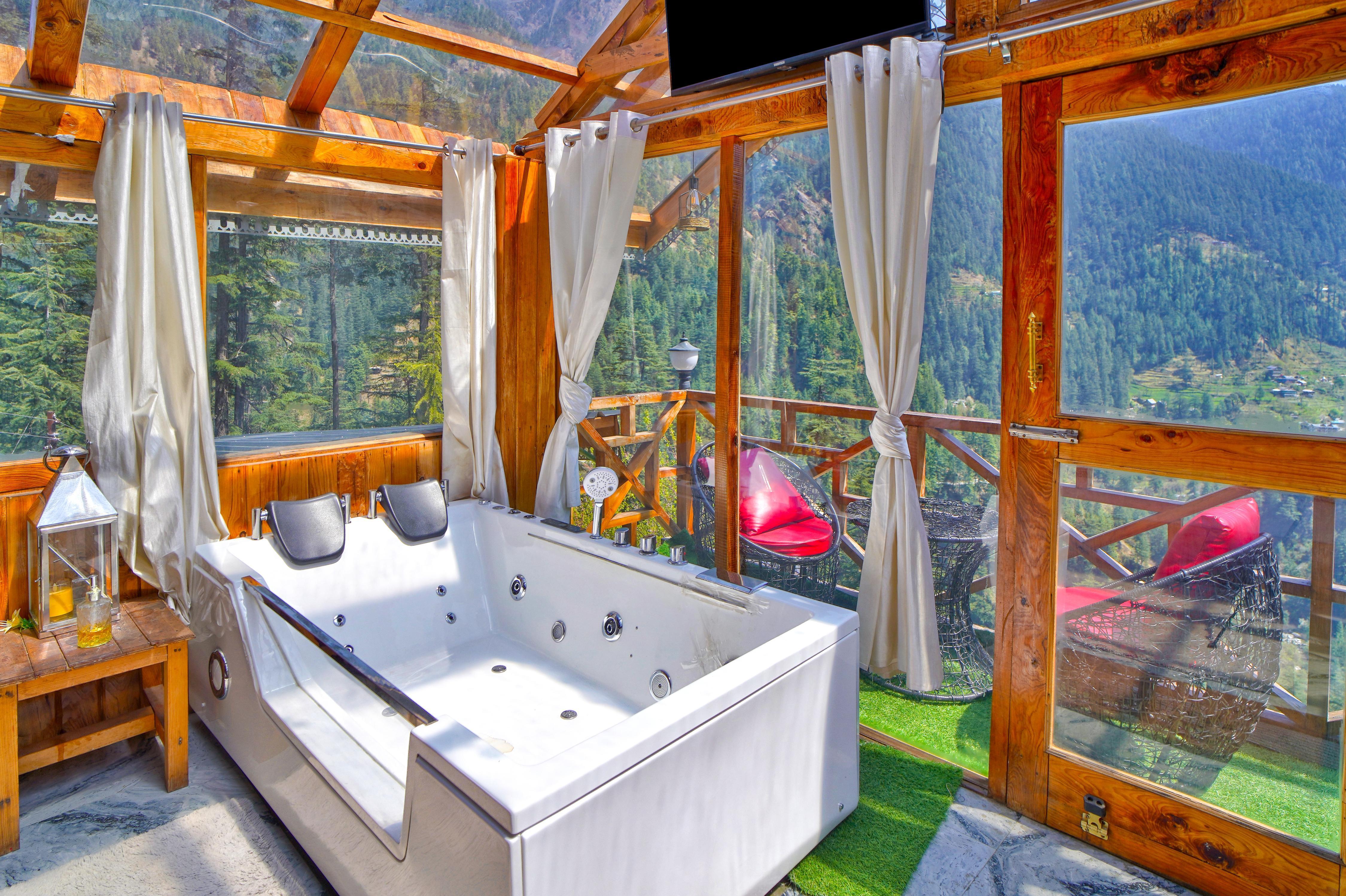 Moksha Luxurious Jacuzzi Stargazing Cottage - Tap to explore photos