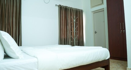 Muraleeravam AC Rooms in a Villa Room Type - Bedroom 2