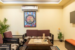 Homlee-Legacy 3BHK Flat in Central DEL-Lift