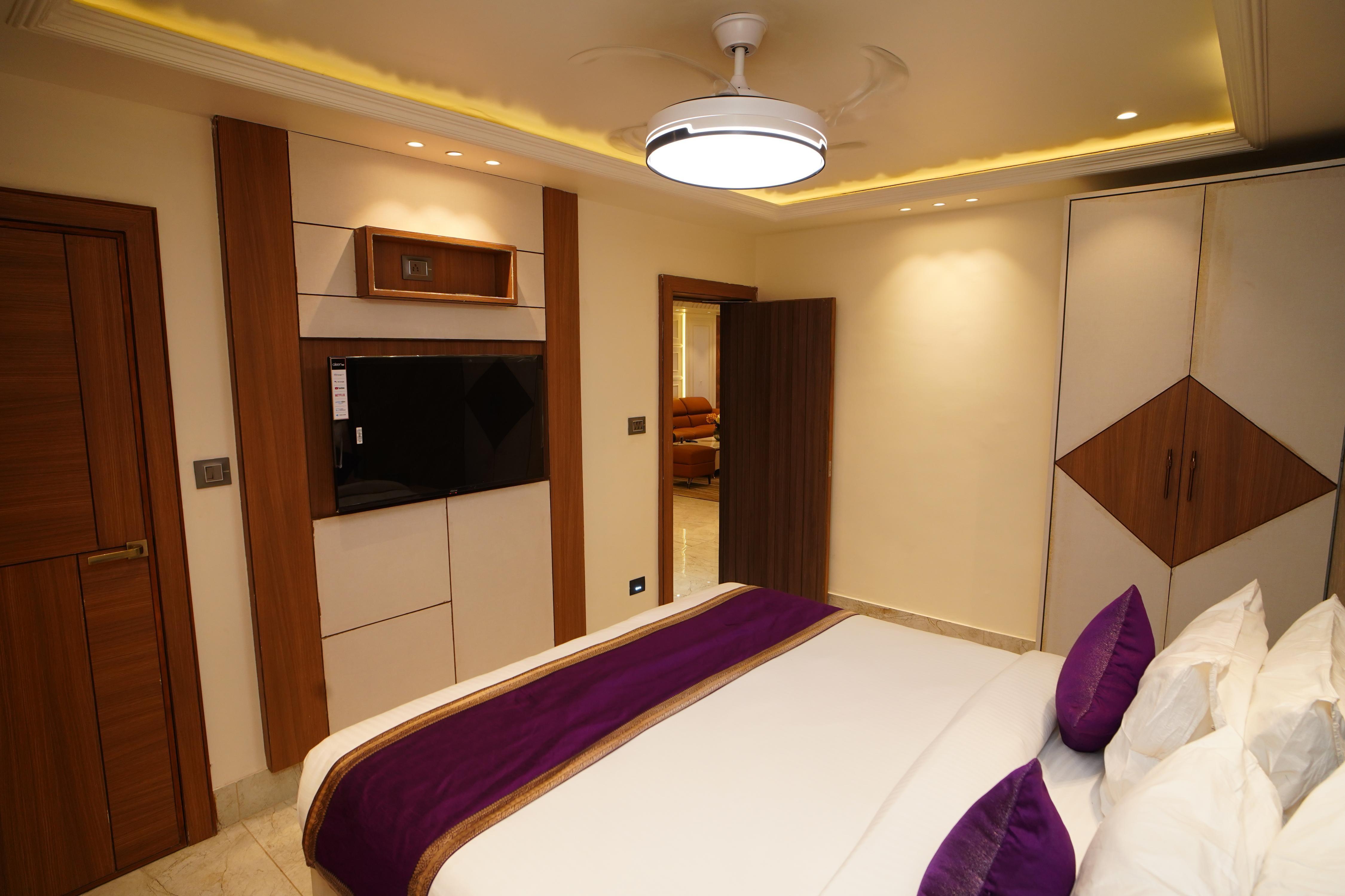Balaji Palace Kashi - By Four Leaf Hotels - Tap to explore photos