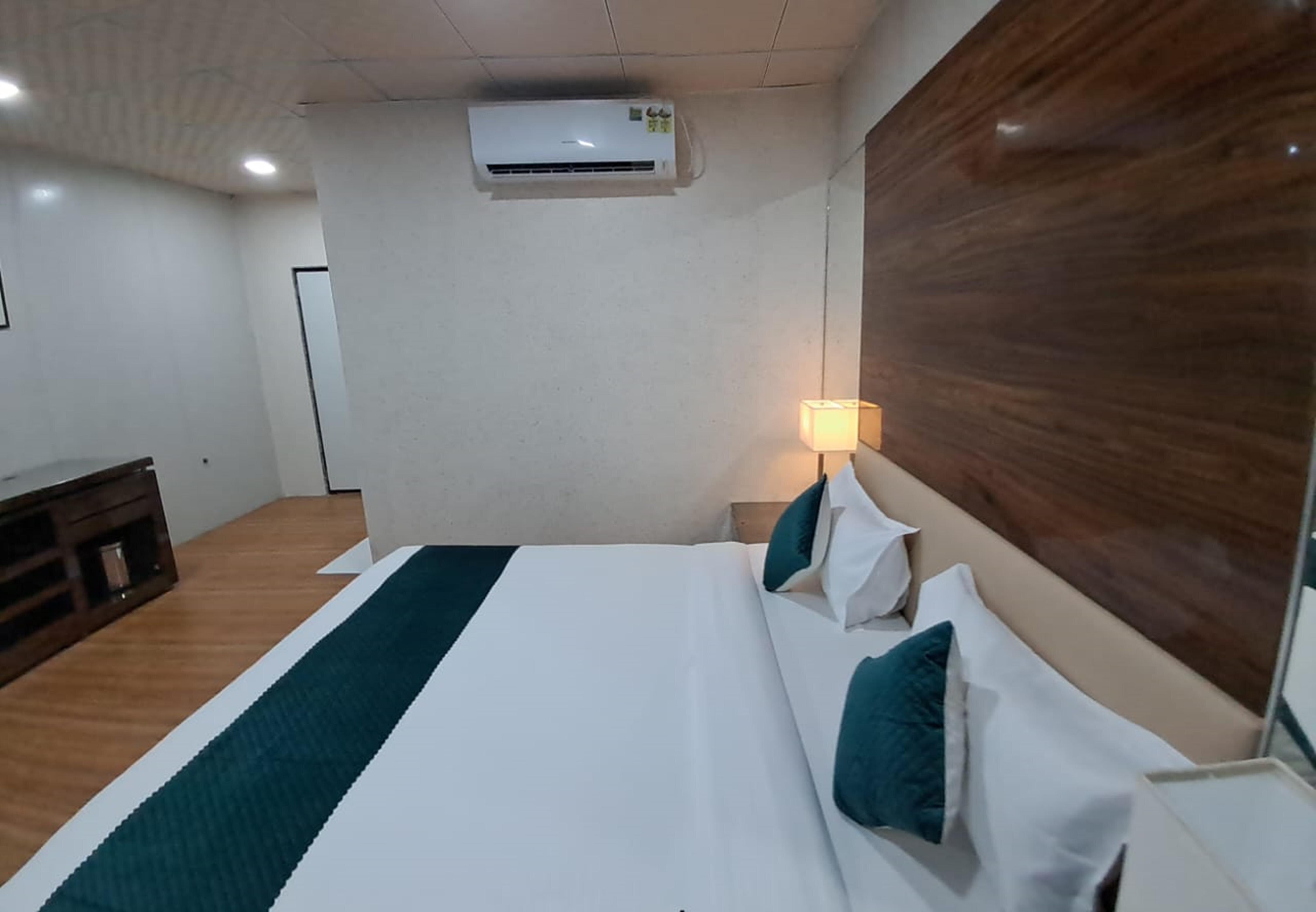 BANSARI HOTEL AND RESORT GUEST HOUSE - Tap to explore photos