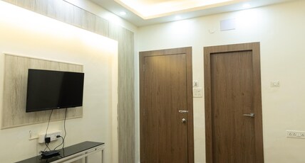 THE LAKE PALM, KALIGHAT Room Type - Deluxe Double Room THE LAKE PALM, KALIGHAT Room Type - Deluxe Double Room