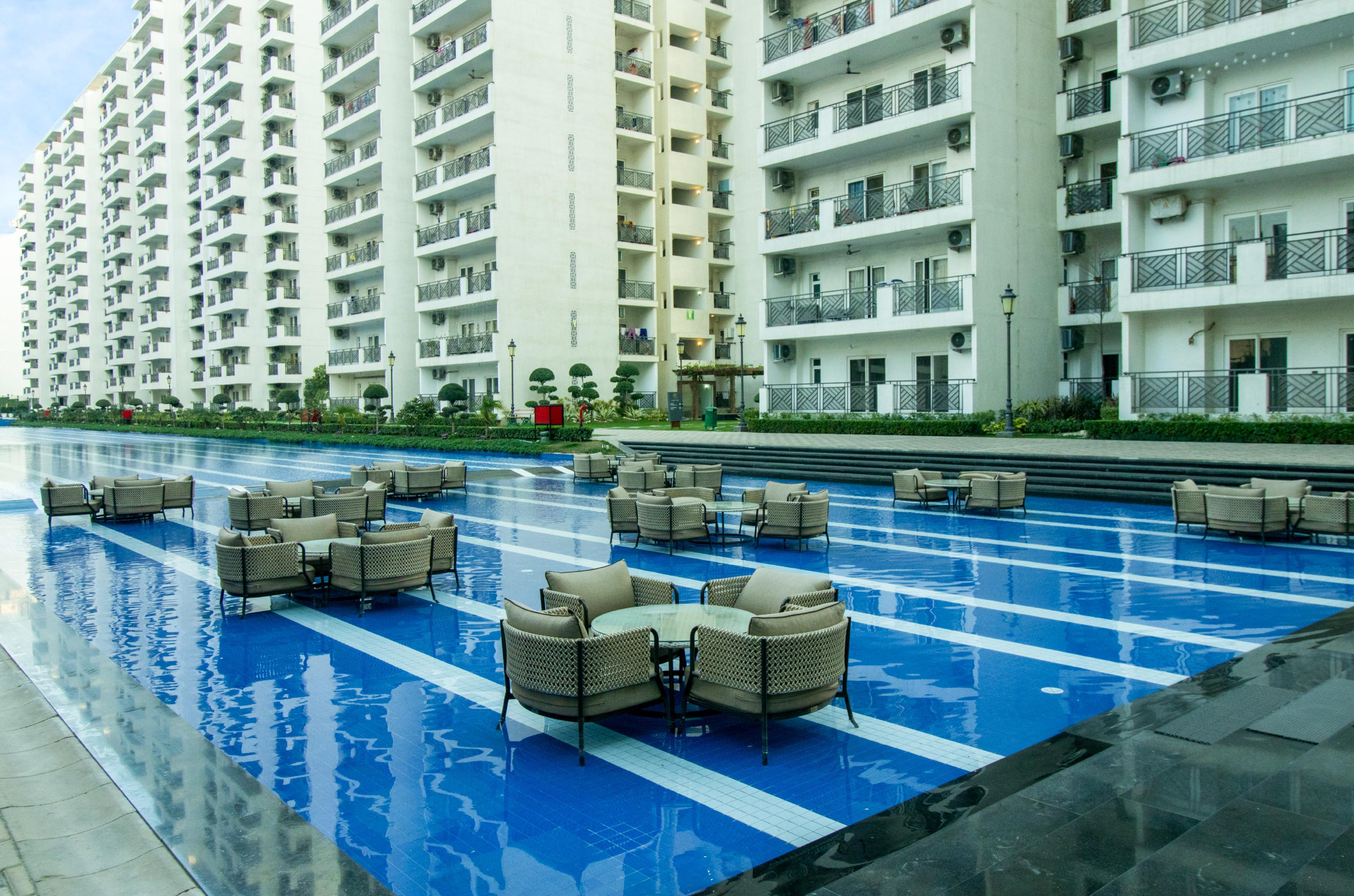 Central Park 1BR Apt Near Gurugram With Pool Access