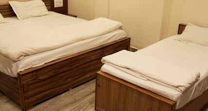 Sri Ratna Lodge Room Type - Triple Bed AC Room
