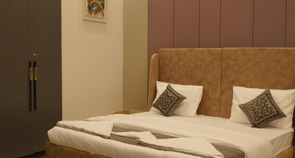 The Uptown Kingdom Luxury Homestay Near By Mukteshwar Temple Room Type - Deluxe Double Monument View
