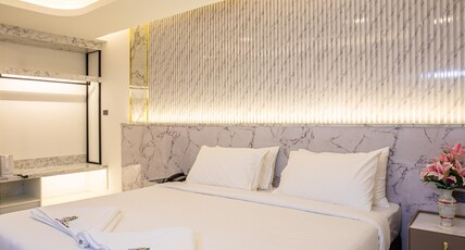 Airbus Hotel At Phawana Station Room Type - Superior King With Balcony + Twin Suite Newly Renovate Airbus Hotel At Phawana Station Room Type - Superior King With Balcony + Twin Suite Newly Renovate