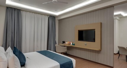 Click Collection Shikrapur, Ranjangaon Room Type - Suite Room