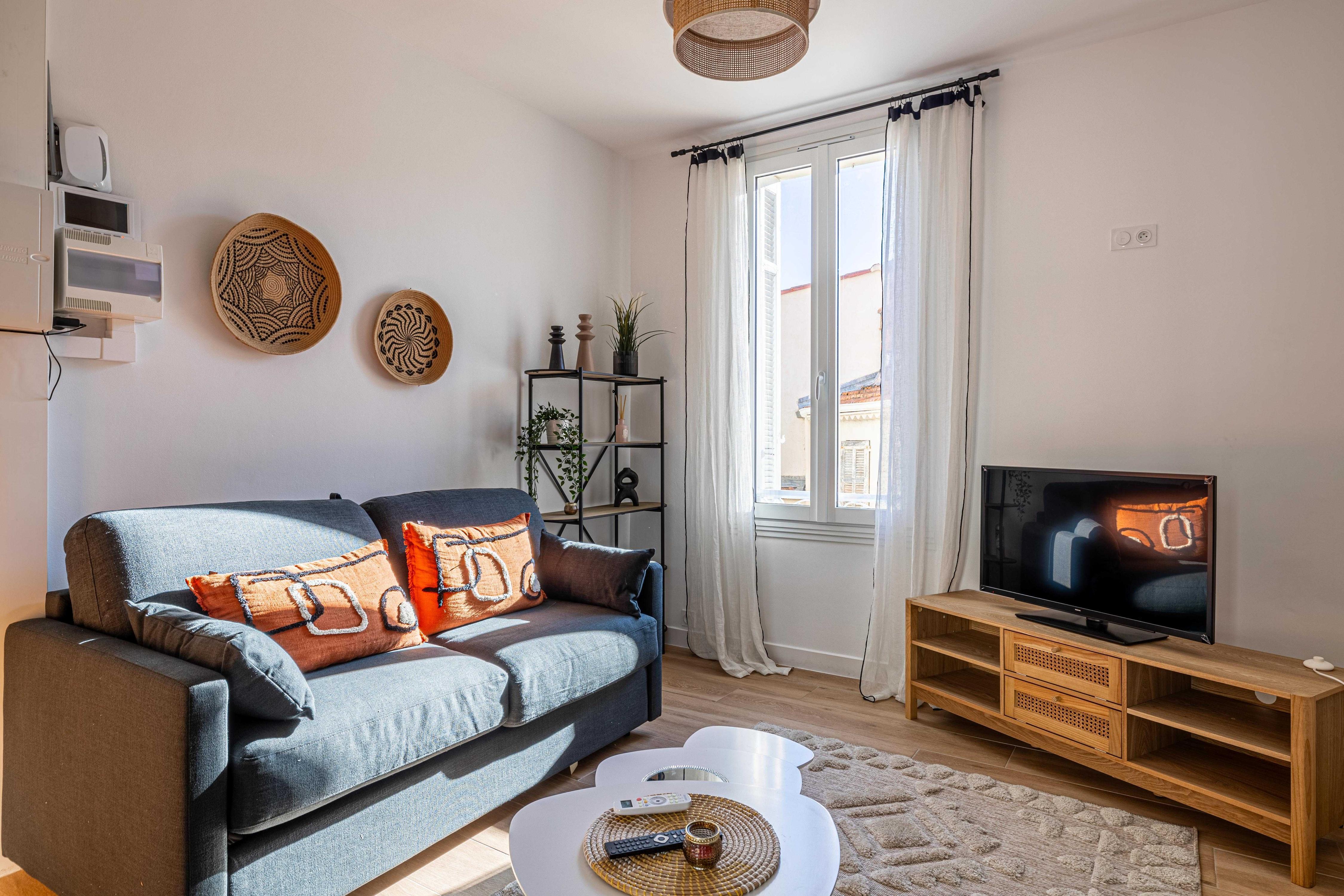 Exquisite redone One bedroom apartment - Cannes - Tap to explore photos