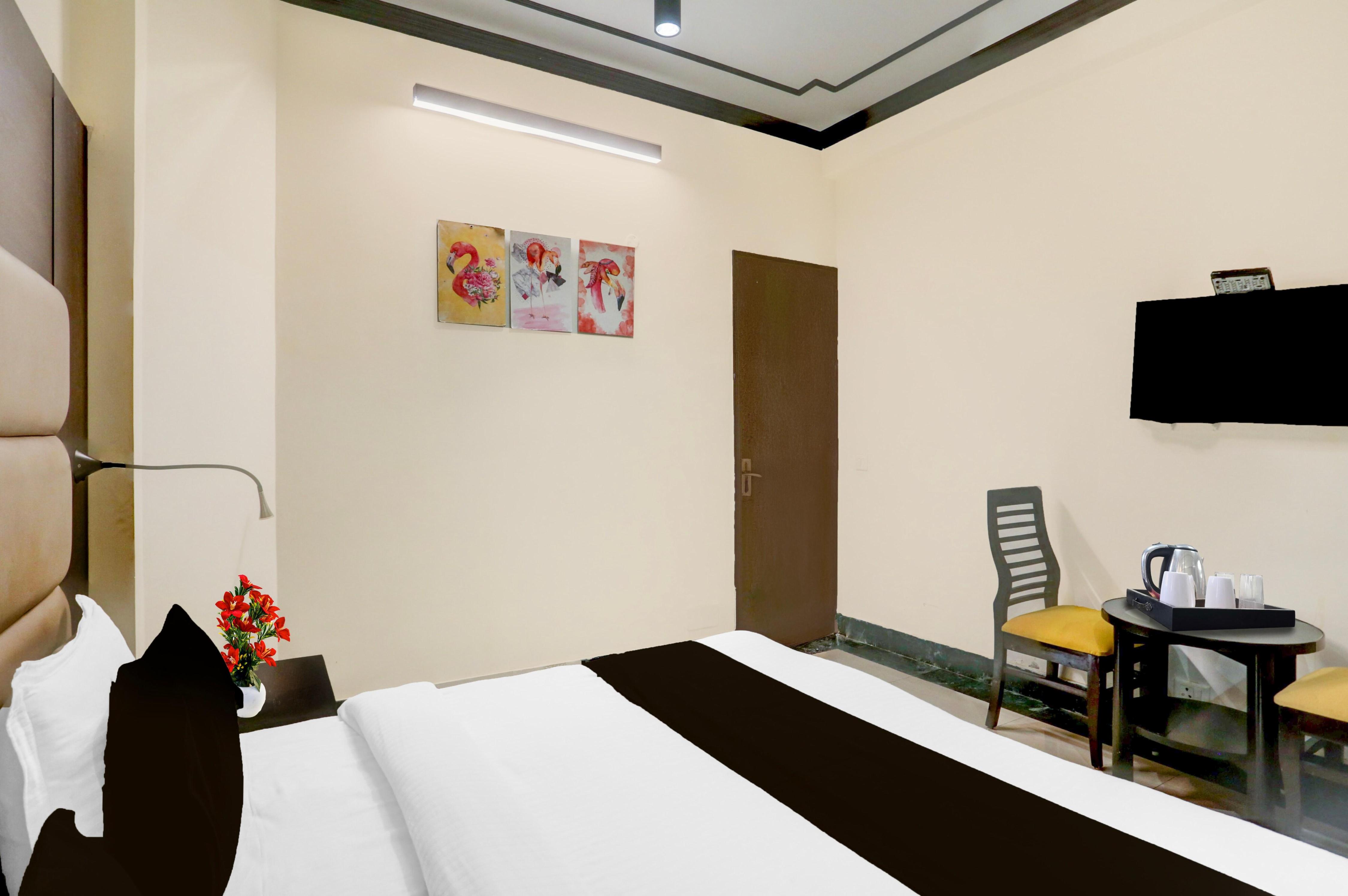 Super Townhouse Sushant Lok Phase 1 Formerly Hotel Neven - Tap to explore photos