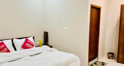 Hotel Gaur Heritage Inn Room Type - Deluxe Room