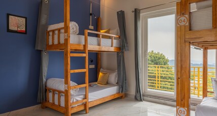 The Social Stays Bir Room Type - Bed in 4 Bed Mixed Dormitory With Balcony Valley Views