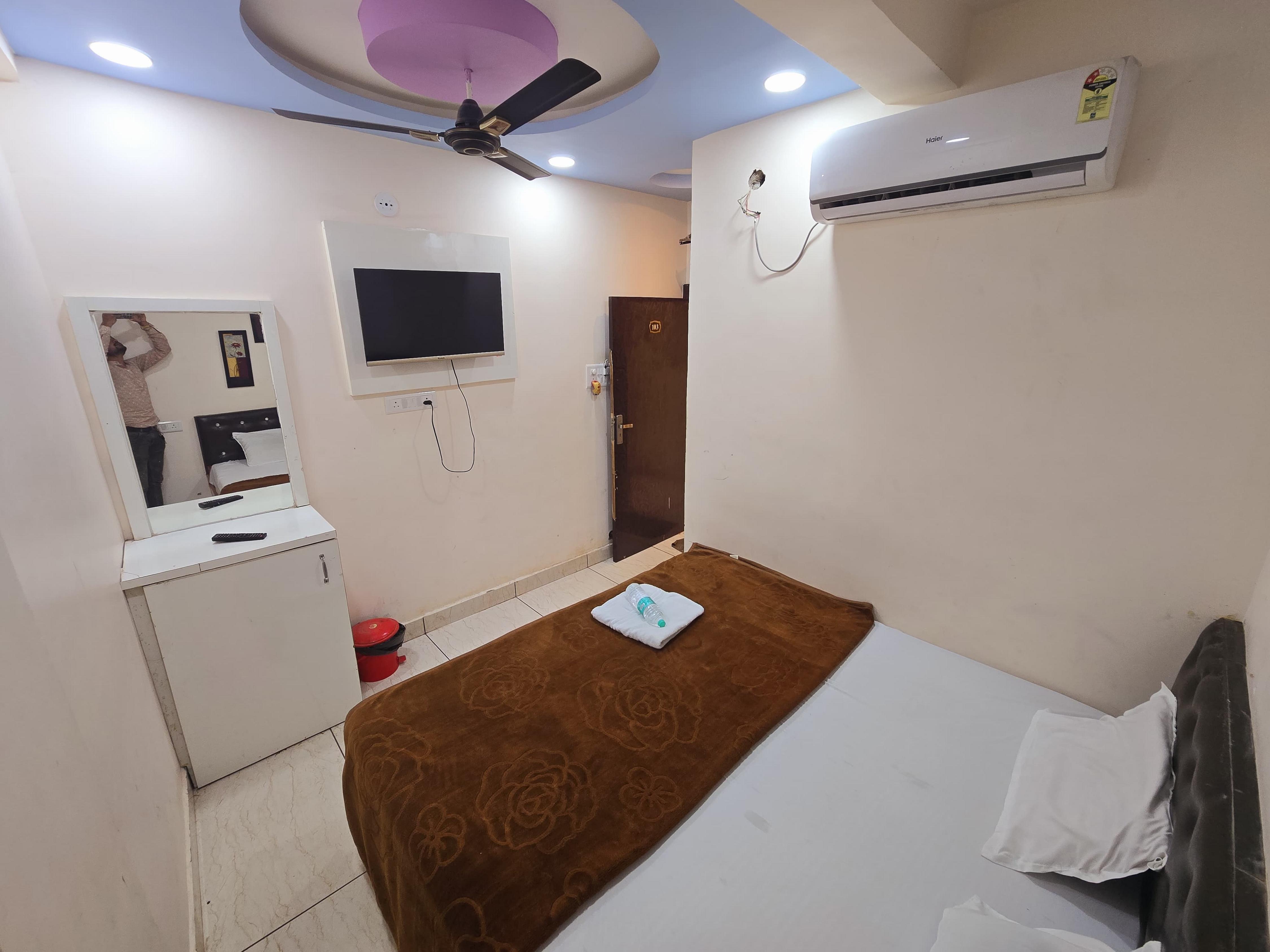 Hotel Shiv Sharnam - Ujjain Room Type - Double Bed  Room