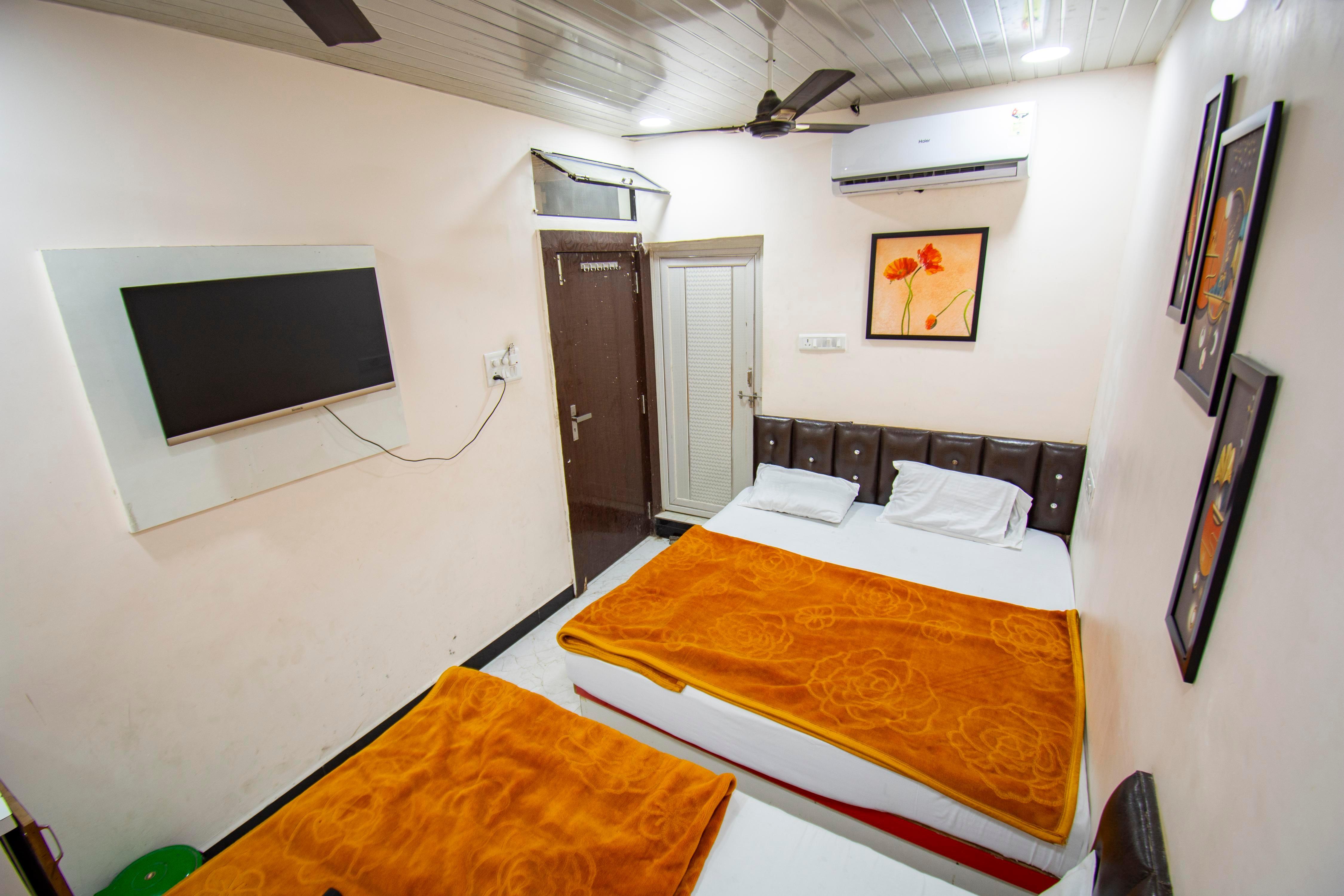 Hotel Shiv Sharnam - Ujjain - Tap to explore photos