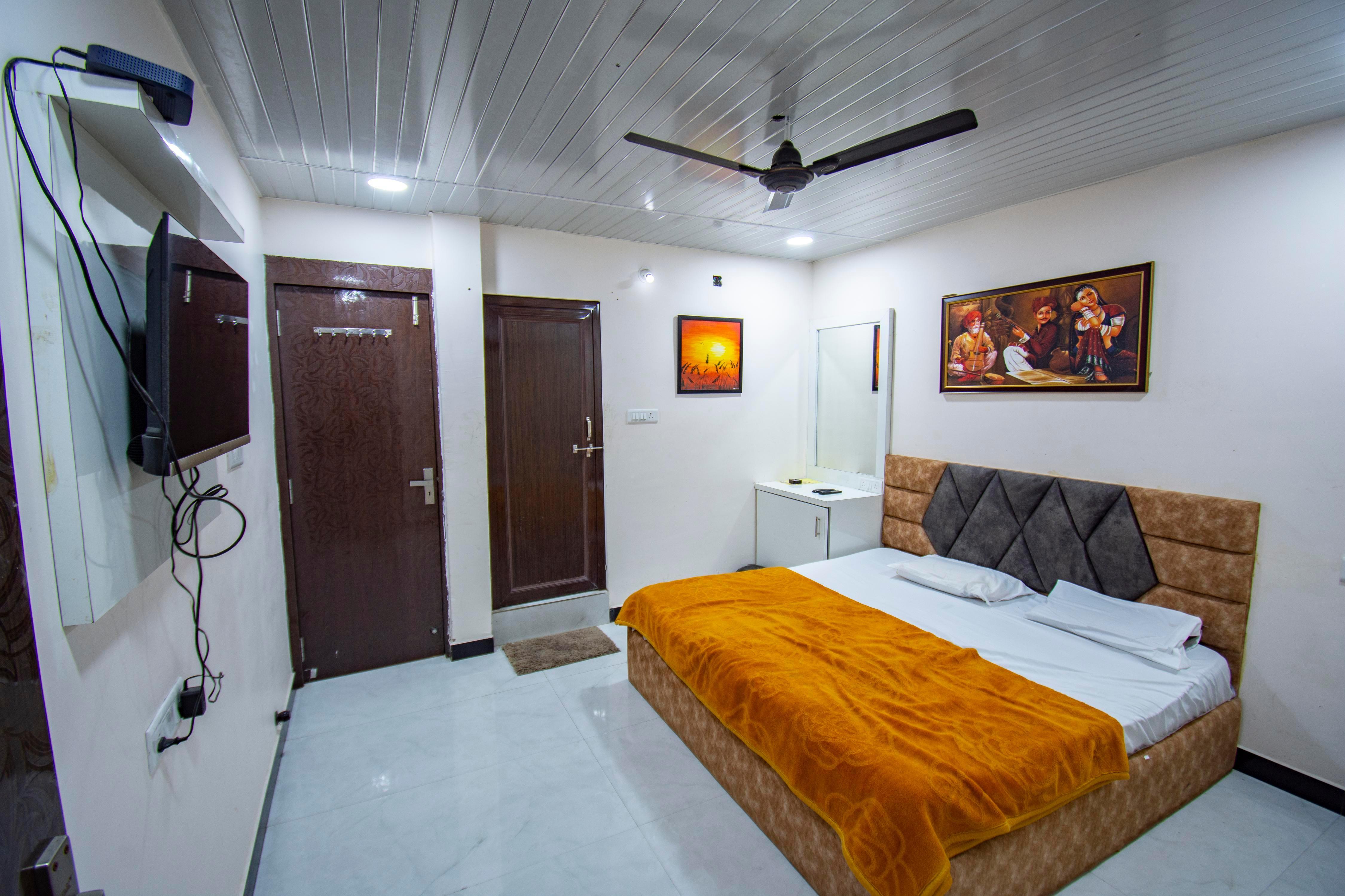 Hotel Shiv Sharnam - Ujjain Room Type - Deluxe Double Bed Room