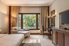 Sliceinn Gulmohar, Near international Airport.