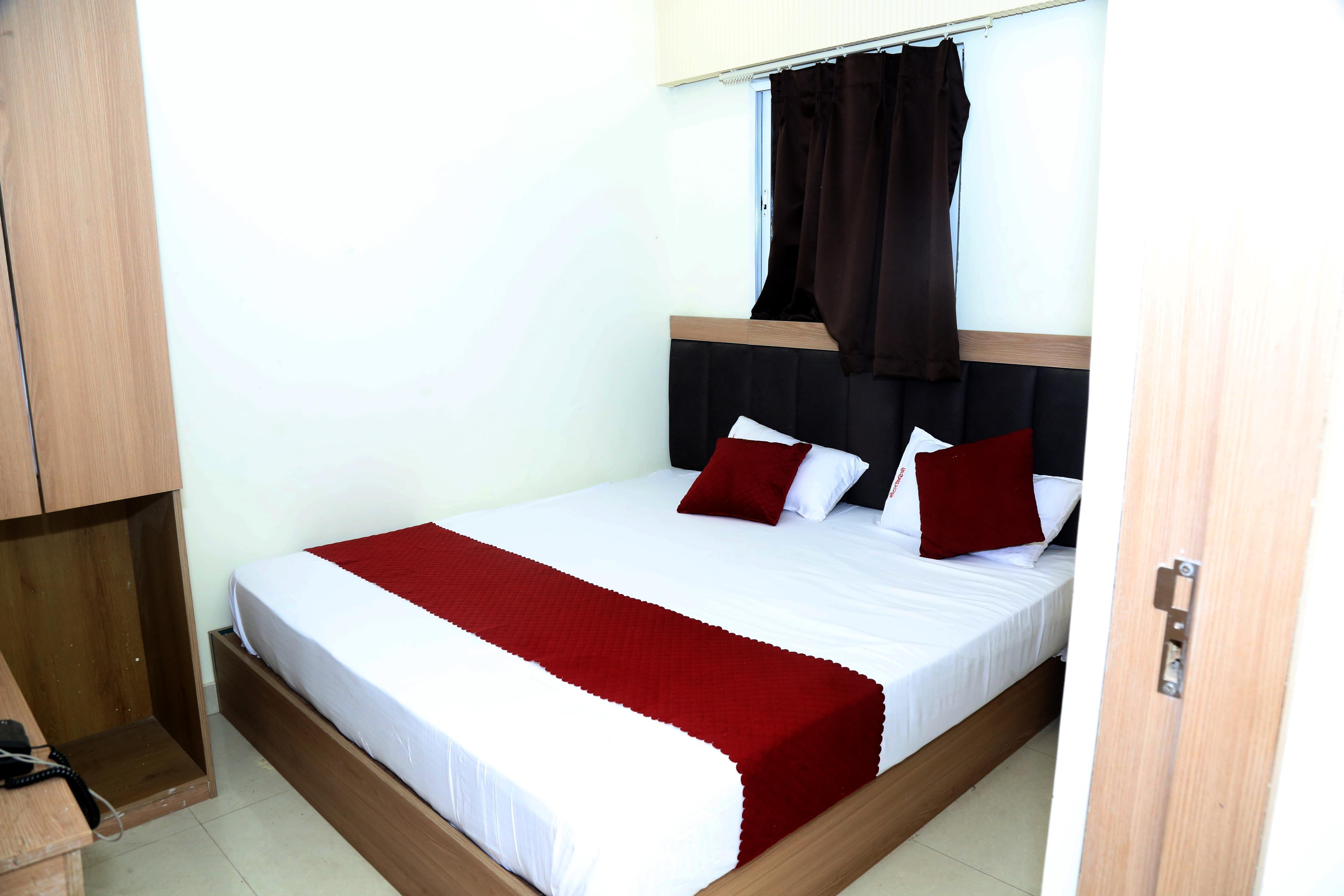 Hotel Siddhi Shree Room Type - Deluxe Double Room (2 Adults + 1 Child)