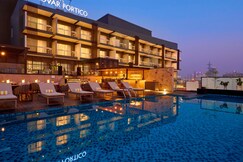 Iris Sarovar Portico