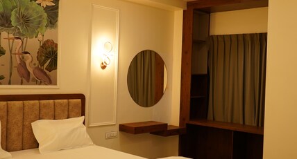 Hotel Ratan Palace Room Type - Deluxe Suite with one King Bed