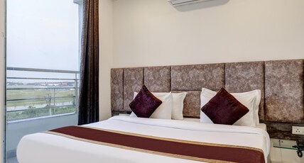 Mauryan Signature hotel with Airport View Room Type - Double Room Mauryan Signature hotel with Airport View Room Type - Double Room
