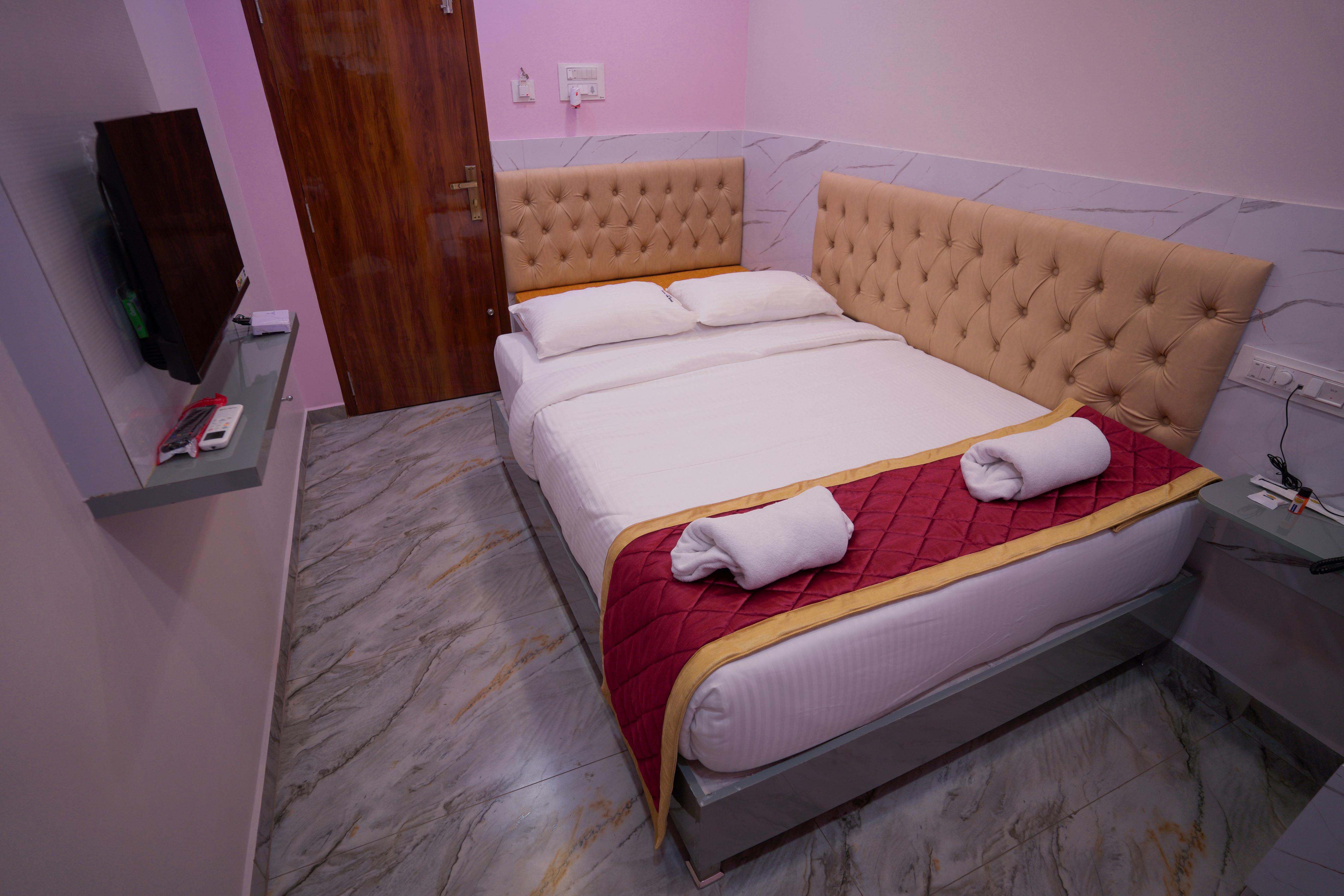 pavan vela grand Room Type - COMPACT WITH QUEEN BED