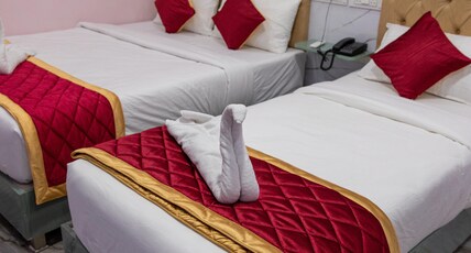 pavan vela grand Room Type - TRIPLE BED (QUEEN BED AND ONE SINGLE BED)