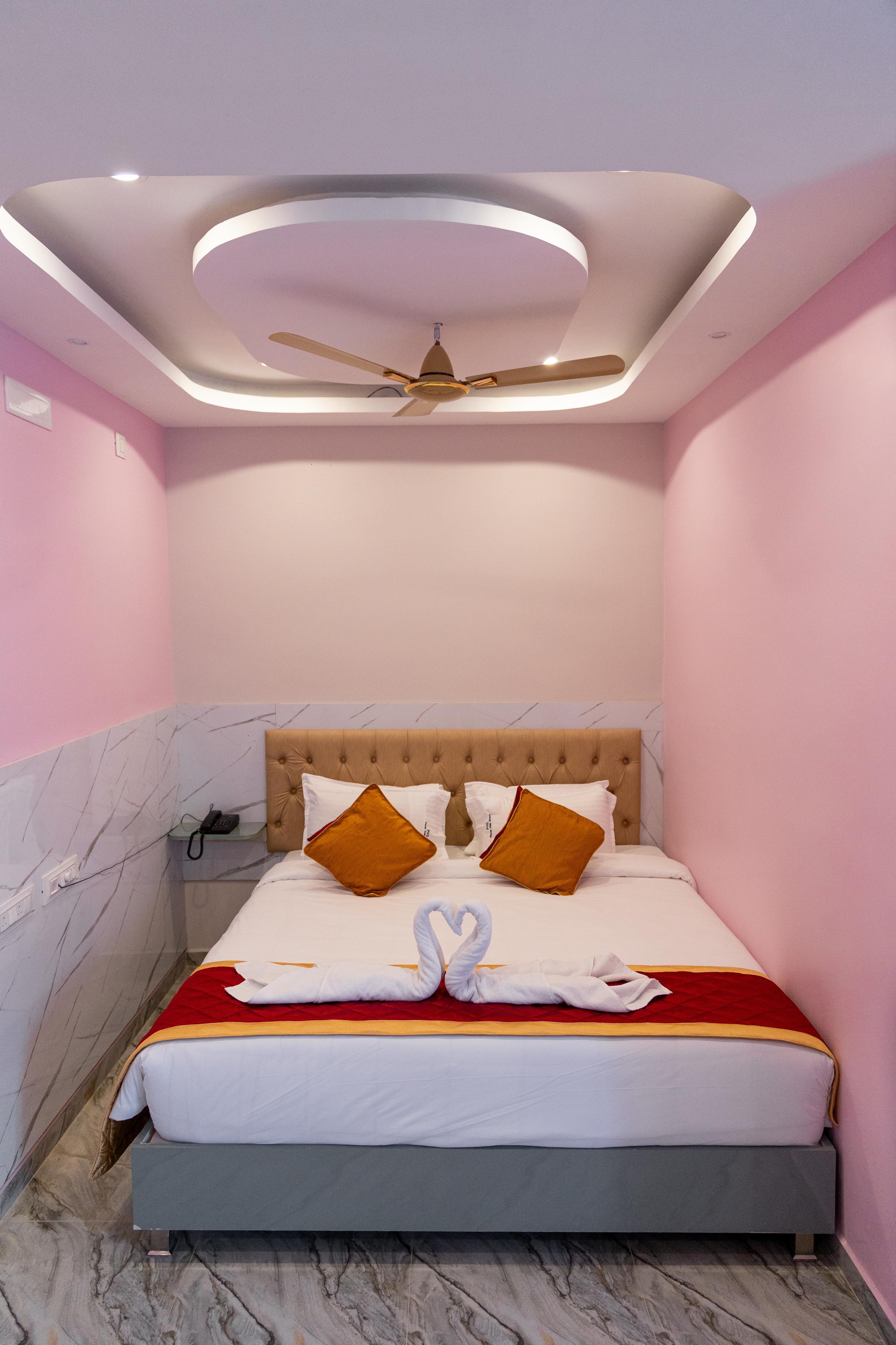 pavan vela grand Room Type - SUITE WITH KING BED