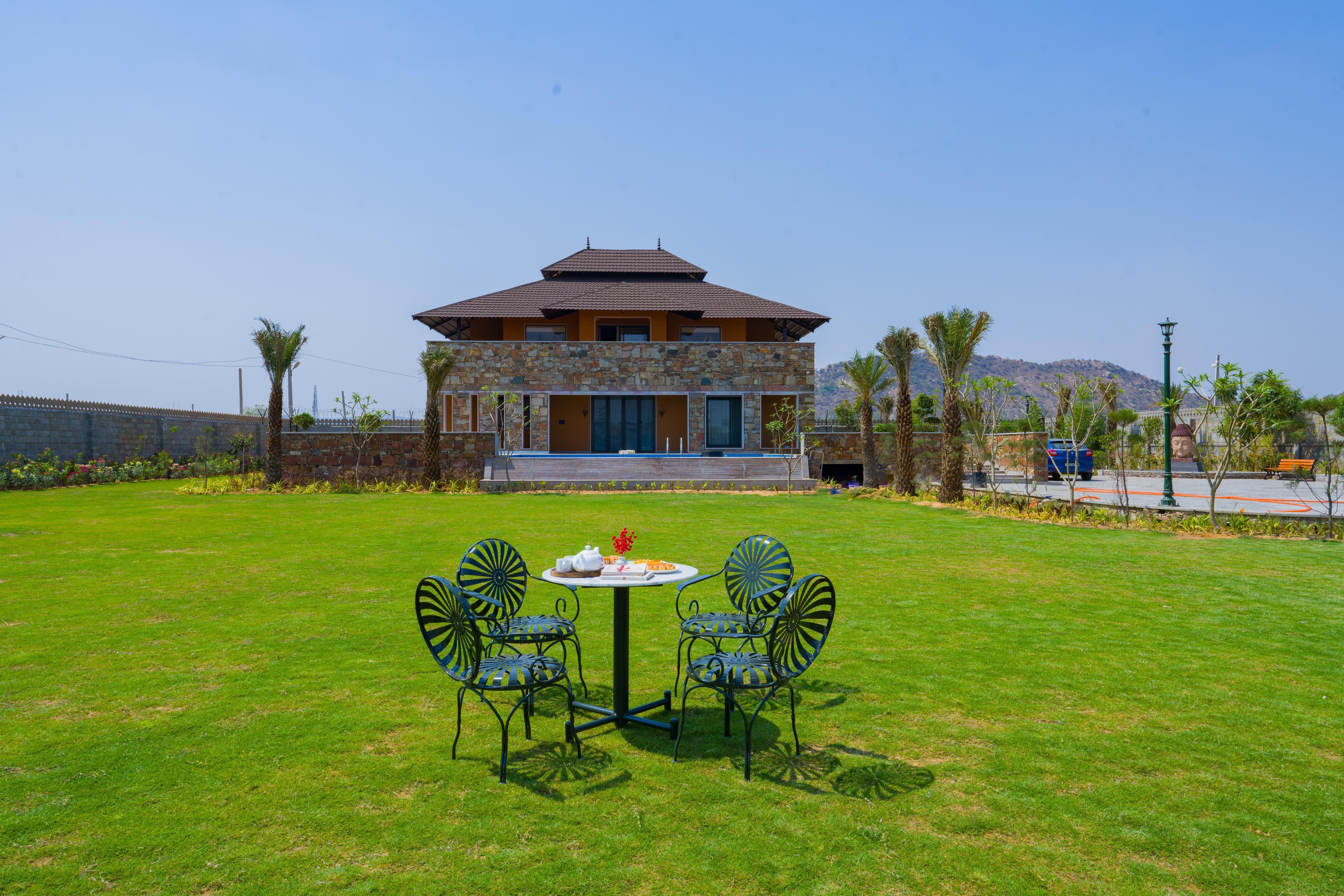 ELIVAAS The Kanota Retreat| 4 BHK Villa Near Kanota Dam With Pvt Pool & Hill Views