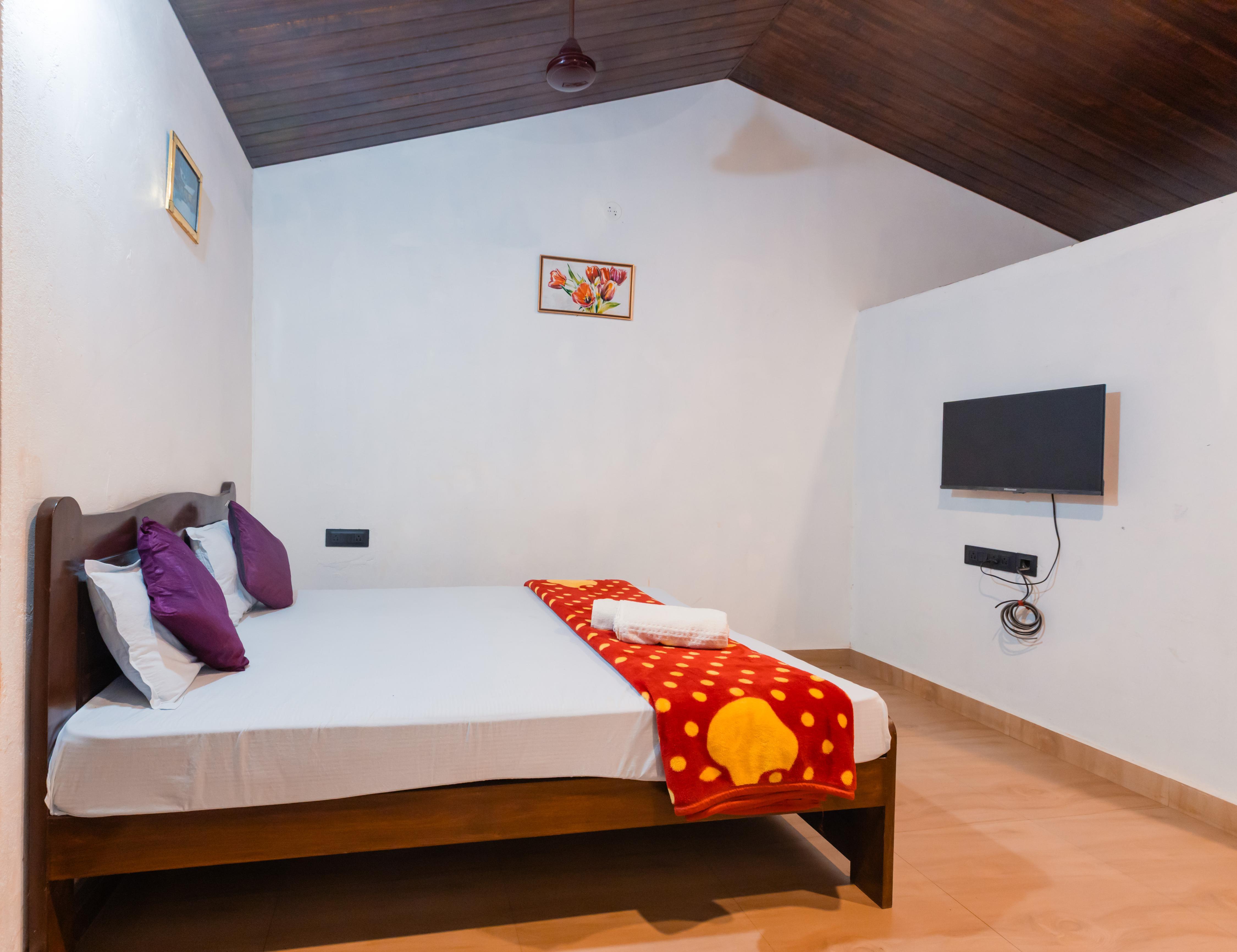 Peacock 3BR Cottages with Private Pool Saligao - Tap to explore photos