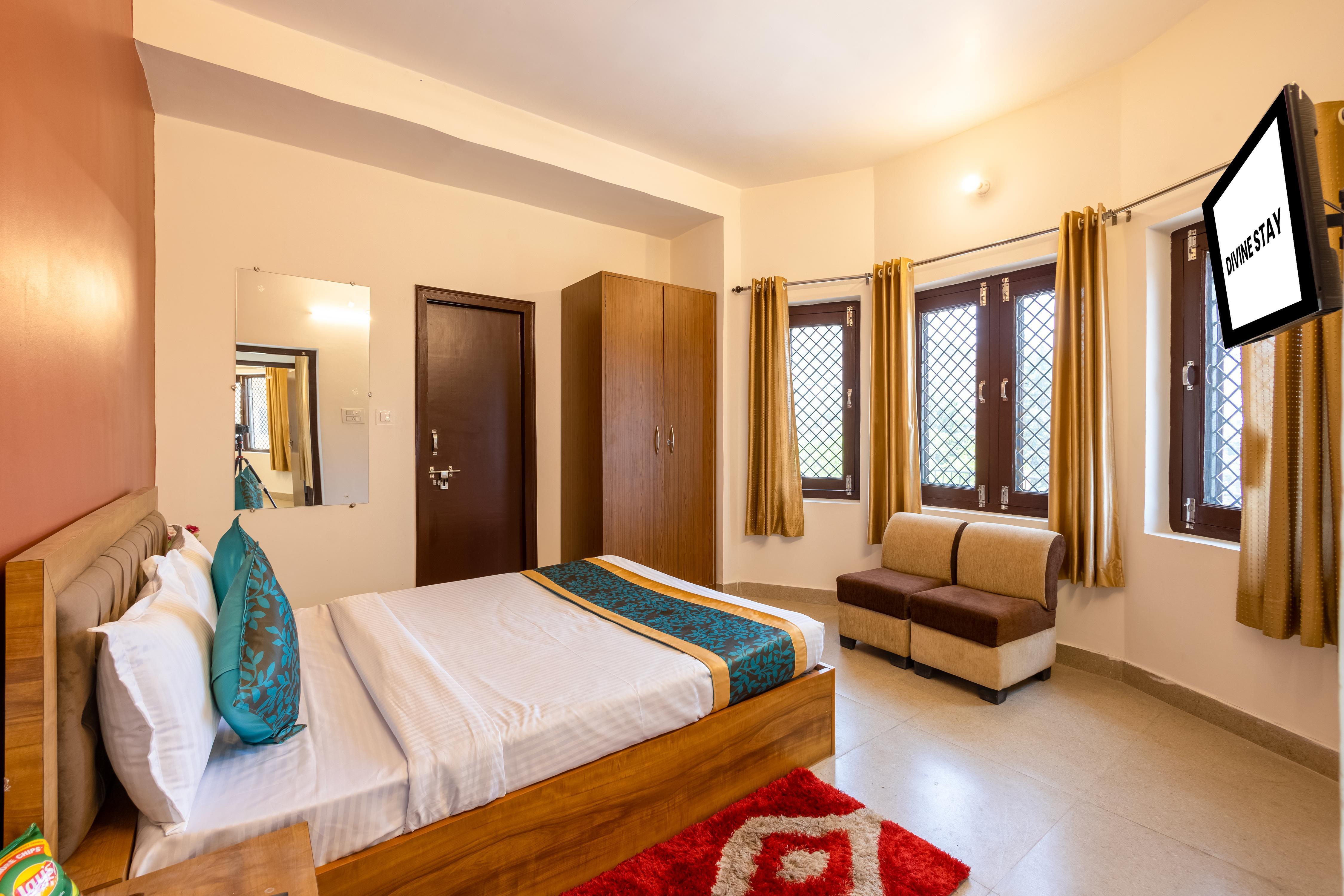 Divine Stay - Sattal Room Type - Executive Room With Mountains View