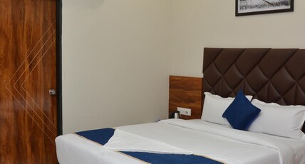 Hotel Aaradhya Inn Room Type - Deluxe Room