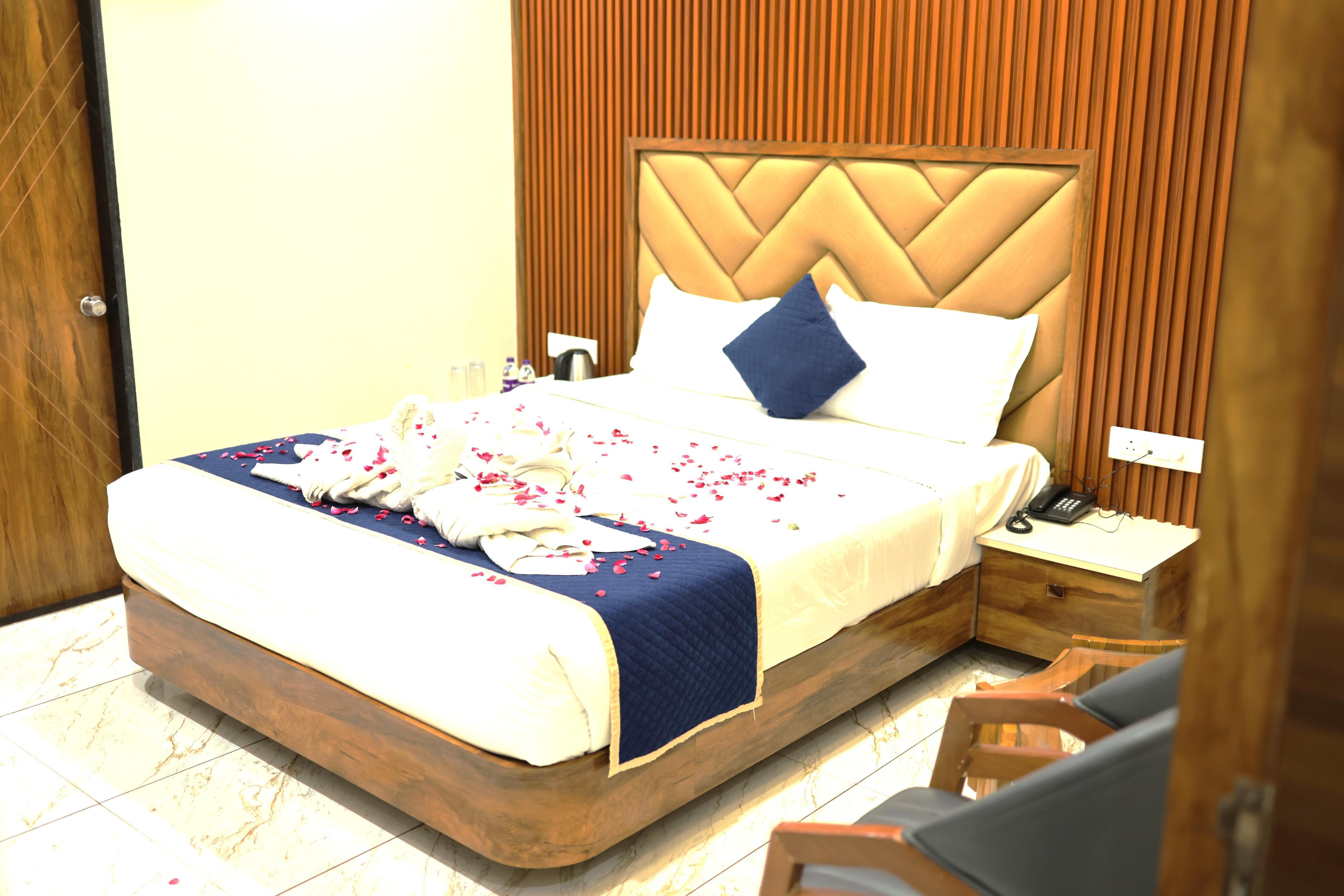 Hotel Aaradhya Inn - Tap to explore photos